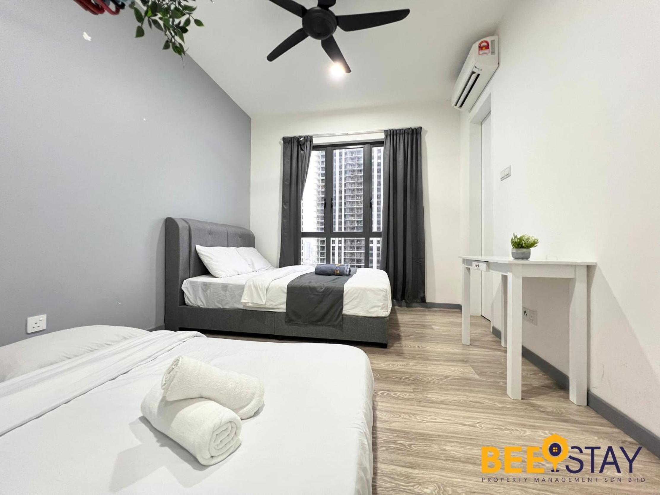 United Point Residence Pool View 8 PAX walking distance to mall