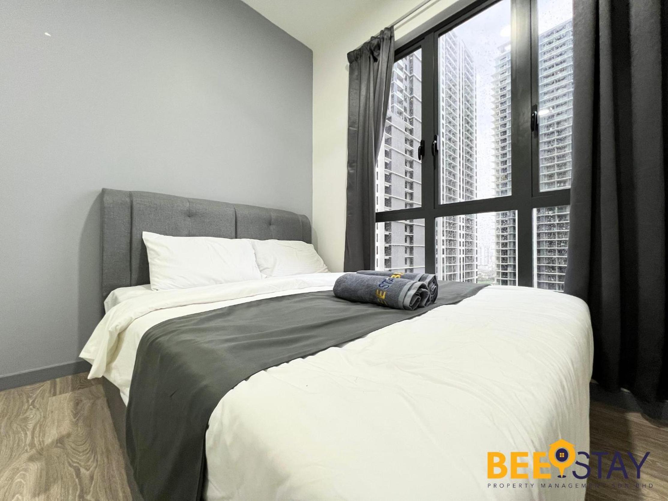 United Point Residence Pool View 8 PAX walking distance to mall