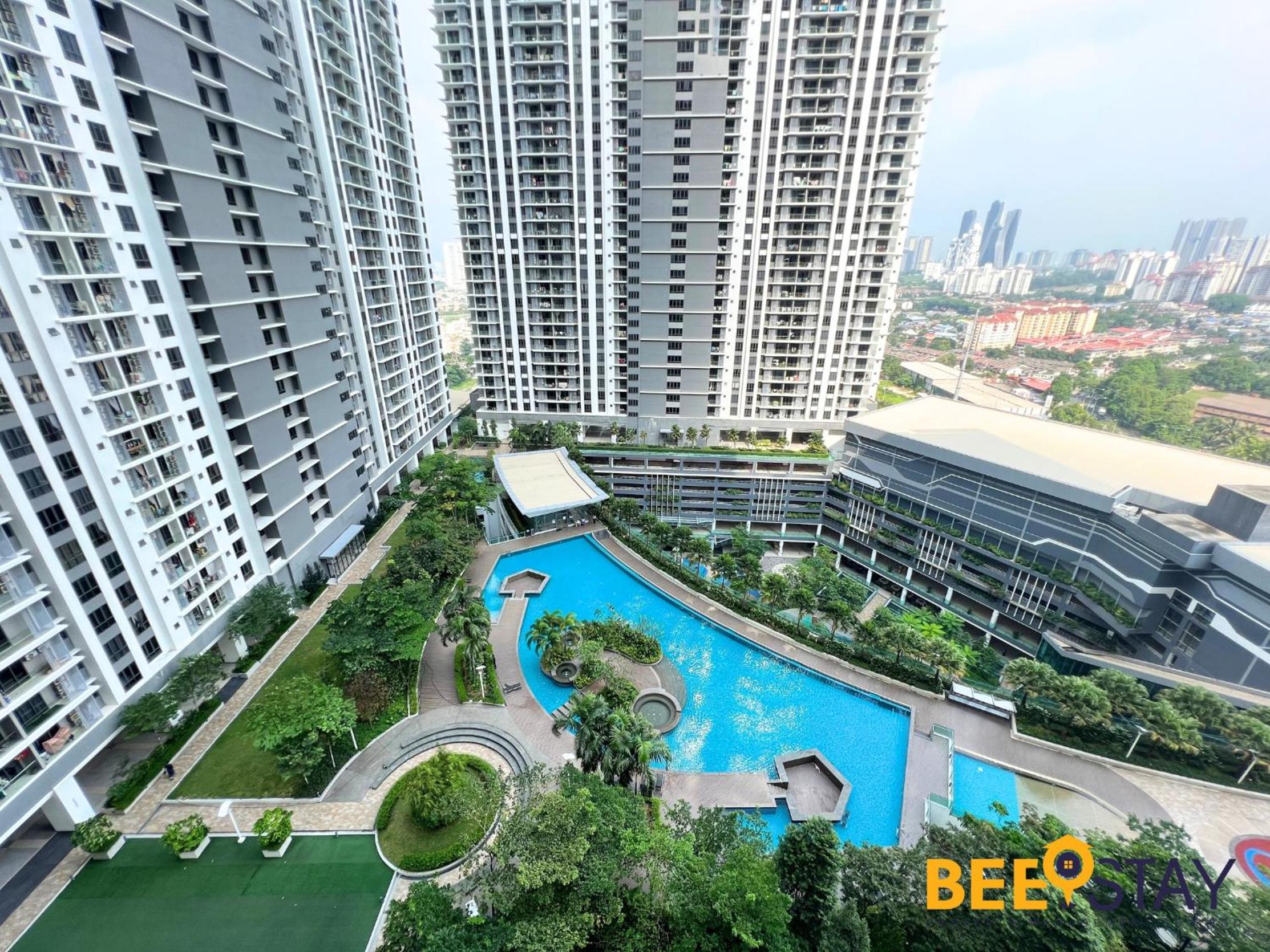 United Point Residence Pool View 8 PAX walking distance to mall
