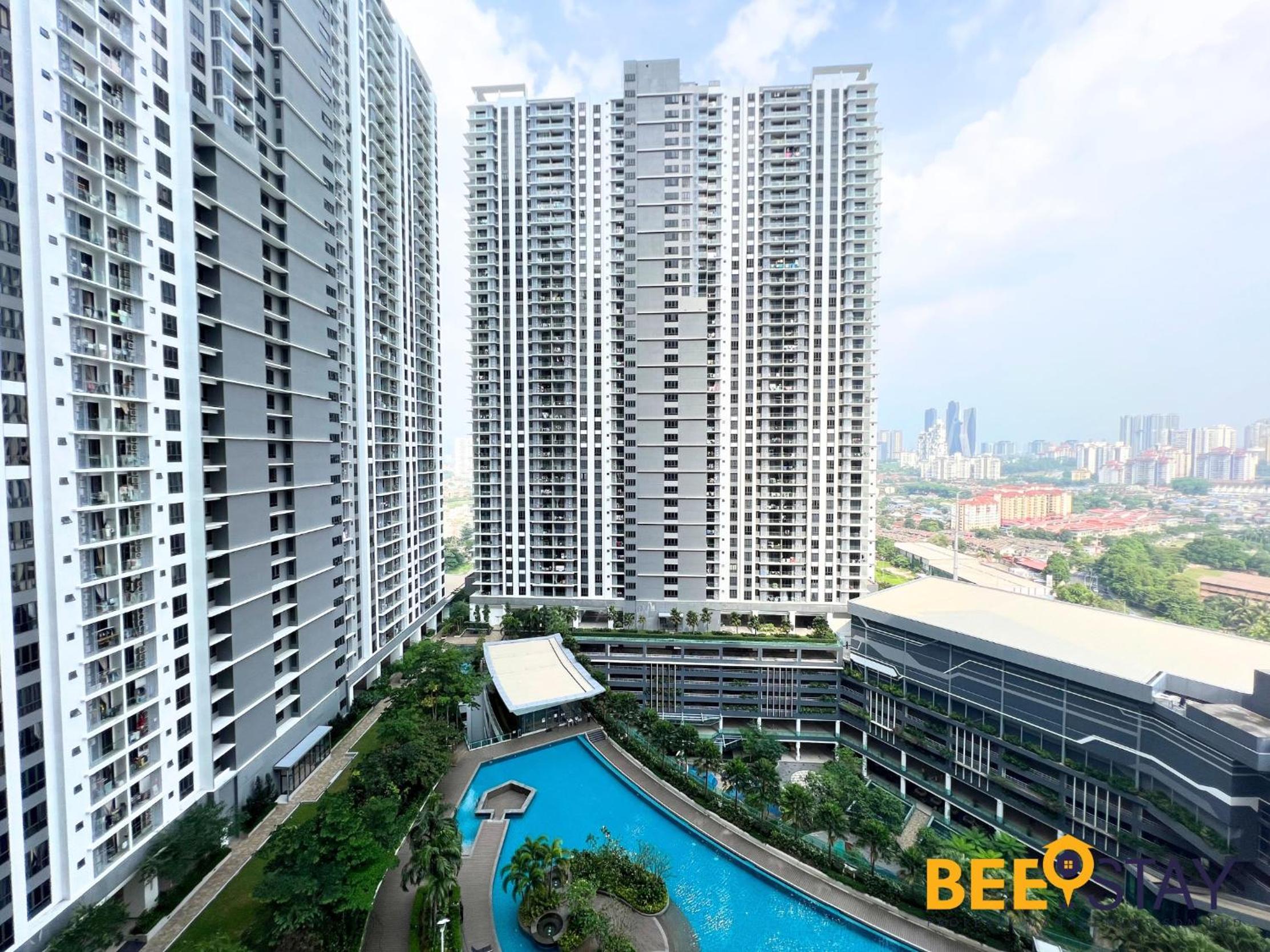 United Point Residence Pool View 8 PAX walking distance to mall