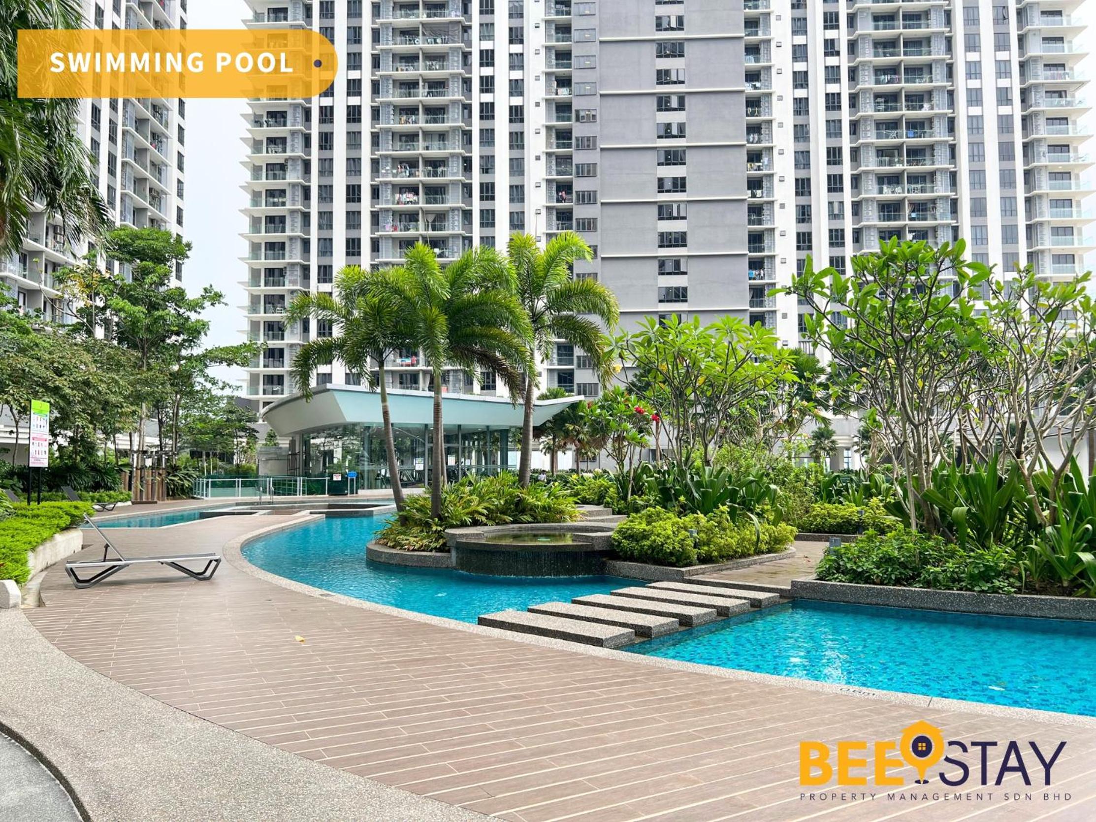 United Point Residence Pool View 8 PAX walking distance to mall