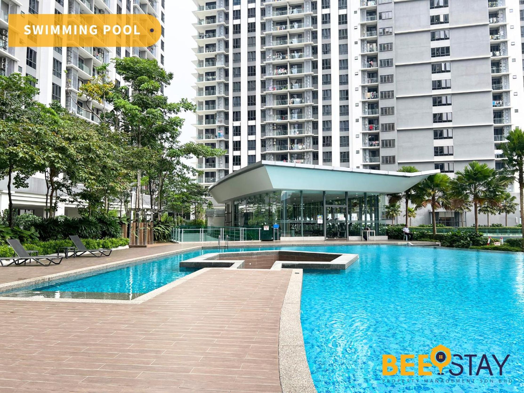 United Point Residence Pool View 8 PAX walking distance to mall