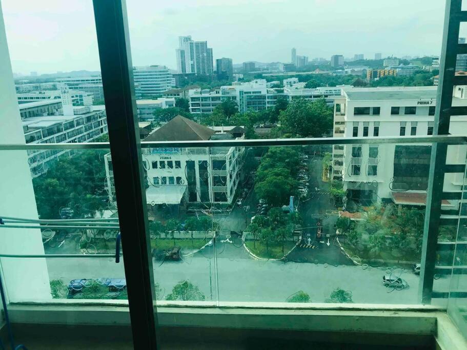 cozy cybersqaure with wifi free parkin & netflix109 photo 8