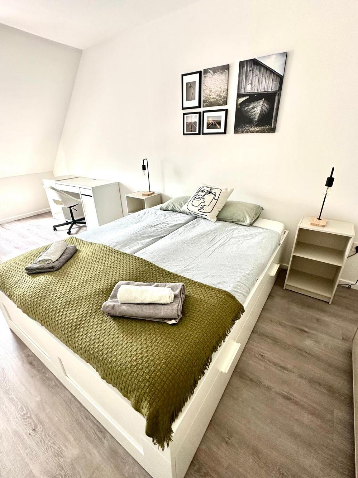 Palace Quarter 2 Peaceful Modern Central Top Floor Apartment