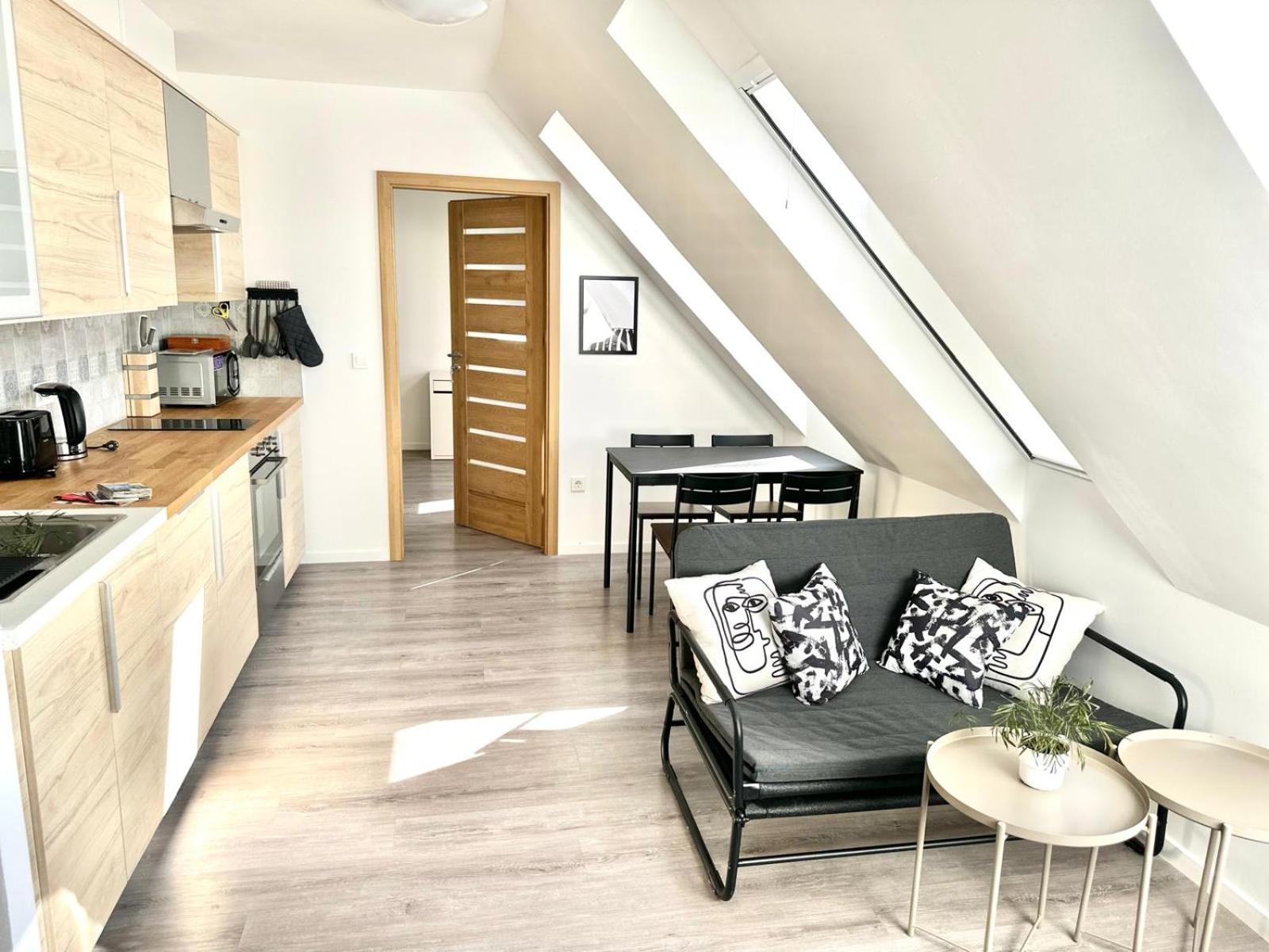 Palace Quarter 2 Peaceful Modern Central Top Floor Apartment