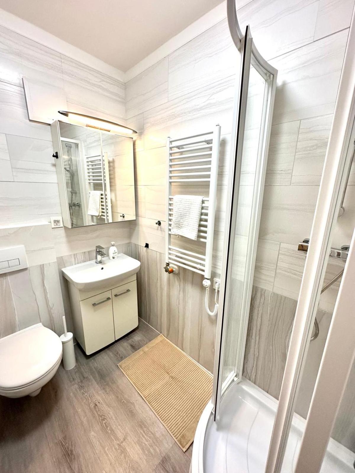 Palace Quarter 2 Peaceful Modern Central Top Floor Apartment