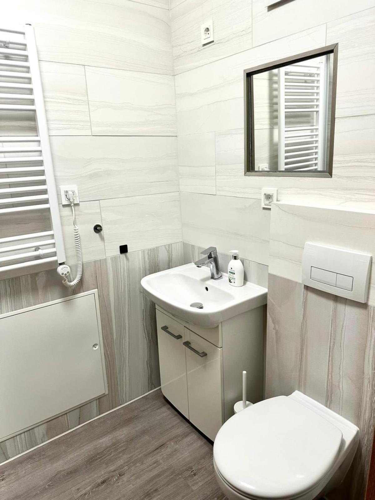 Palace Quarter 2 Peaceful Modern Central Top Floor Apartment