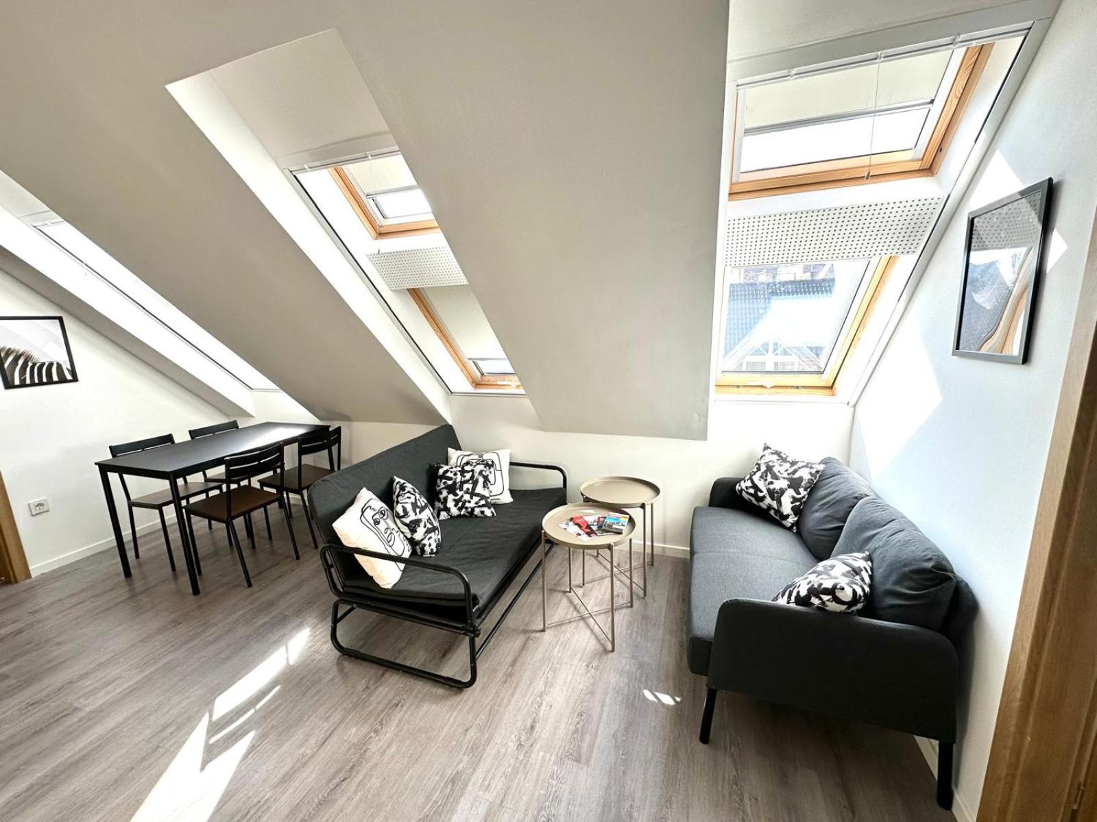 Palace Quarter 2 Peaceful Modern Central Top Floor Apartment