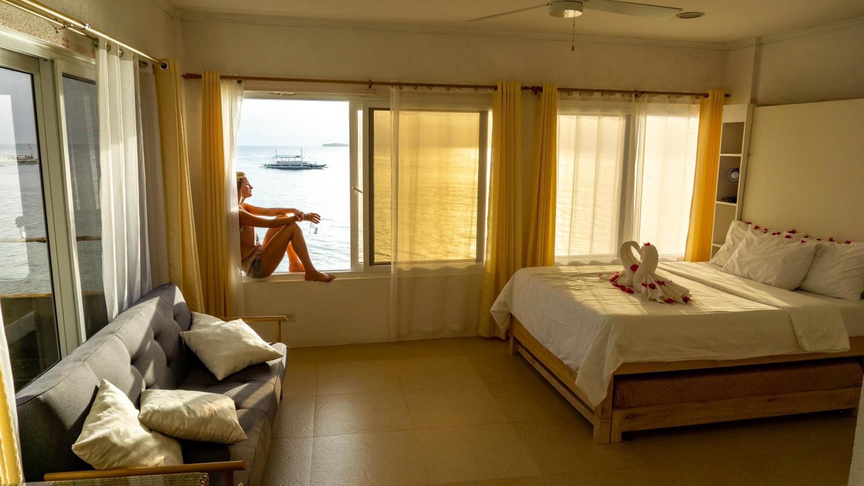 Mariana Guesthouse 1 in Panagsama Beach