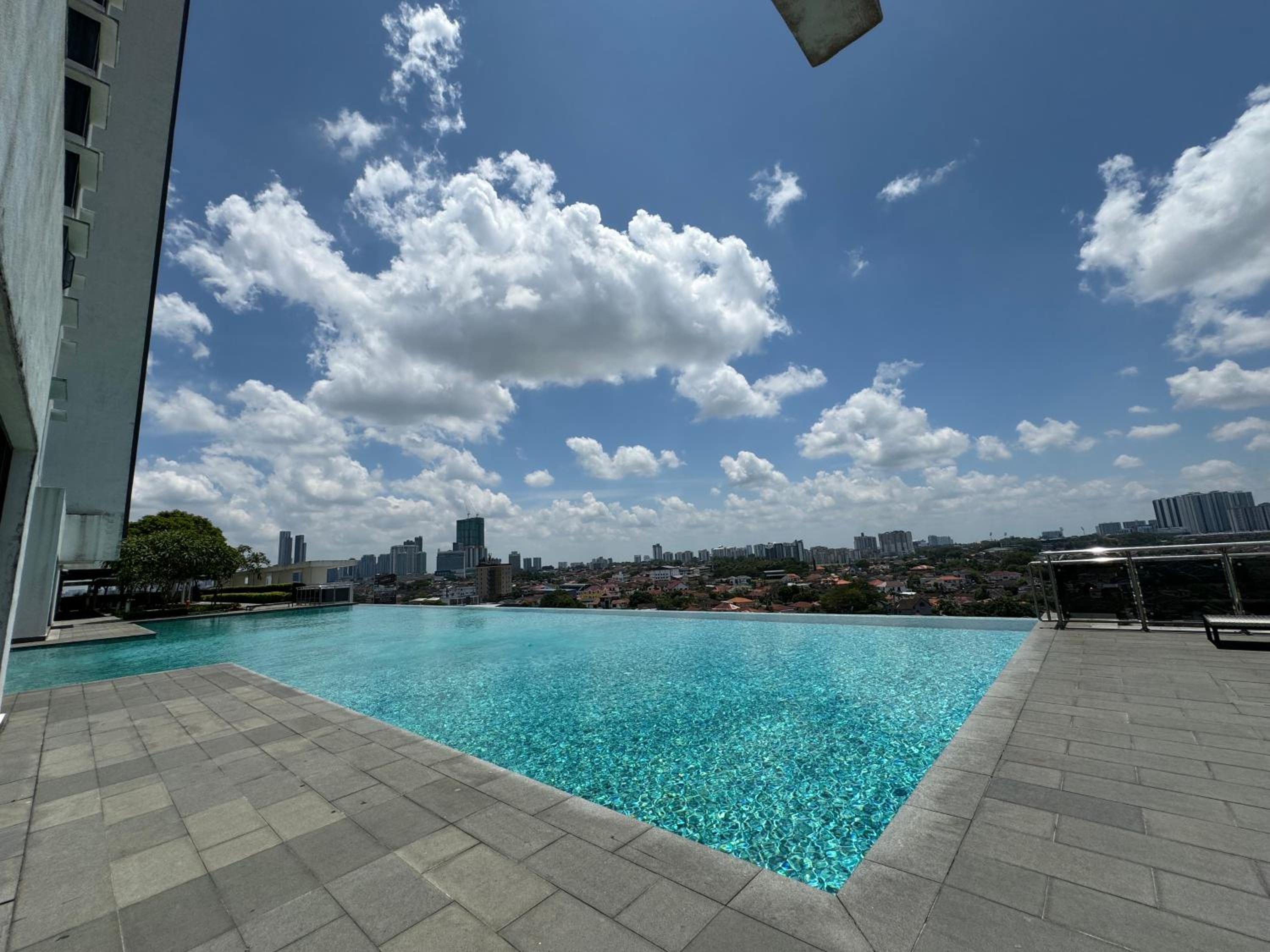 1tebrau residences suite min98