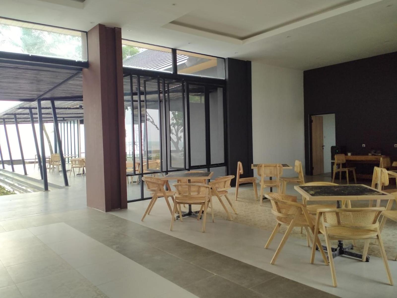 Lynn Resort Carita view 3