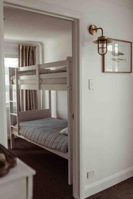 The Sea Keeper Bicheno cosy seaside cottage