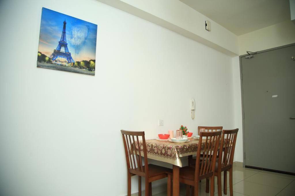Cozy Hyve Soho Sky View With Wifi Netflix & Parkin 116 photo 6