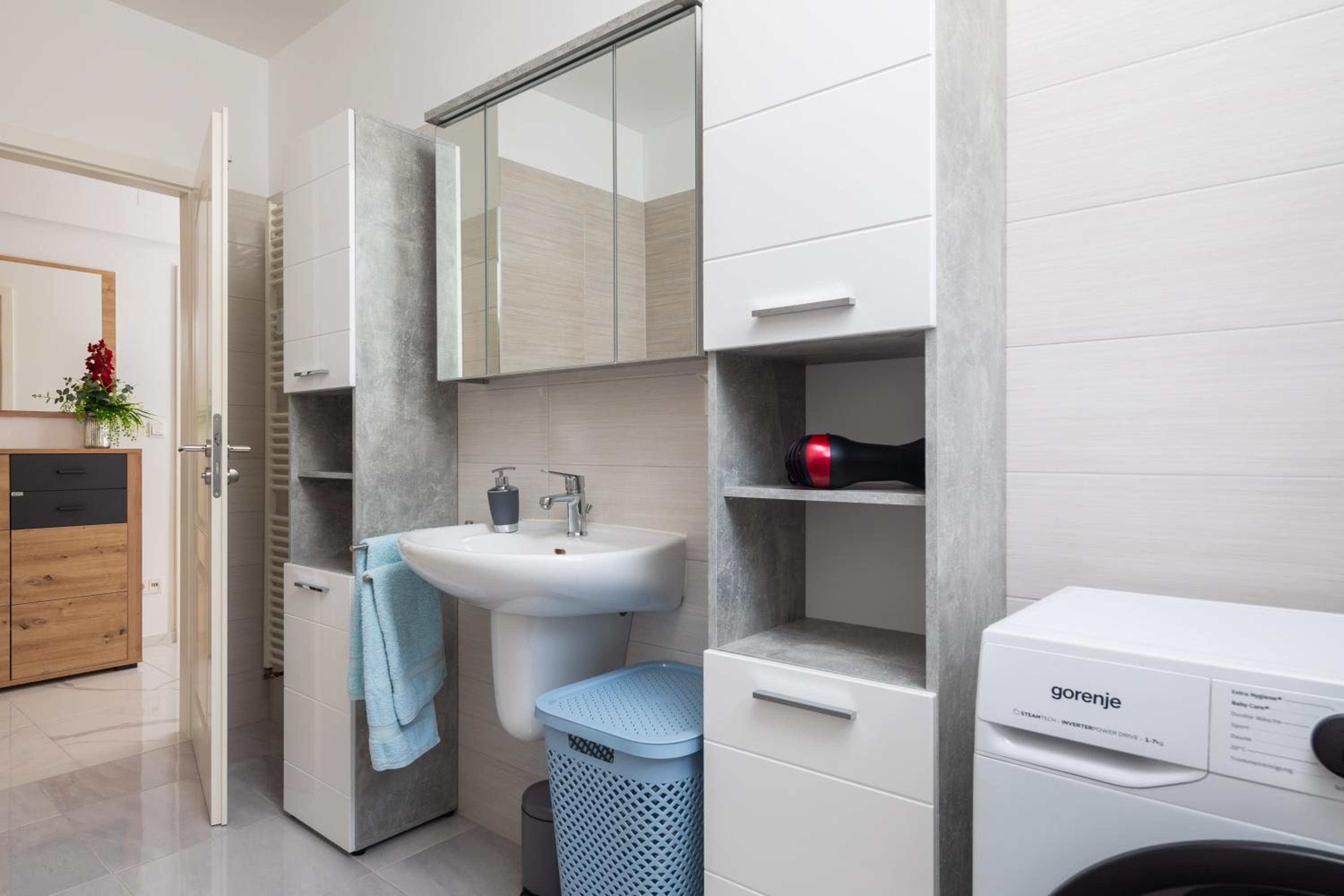 Paramount Apartments