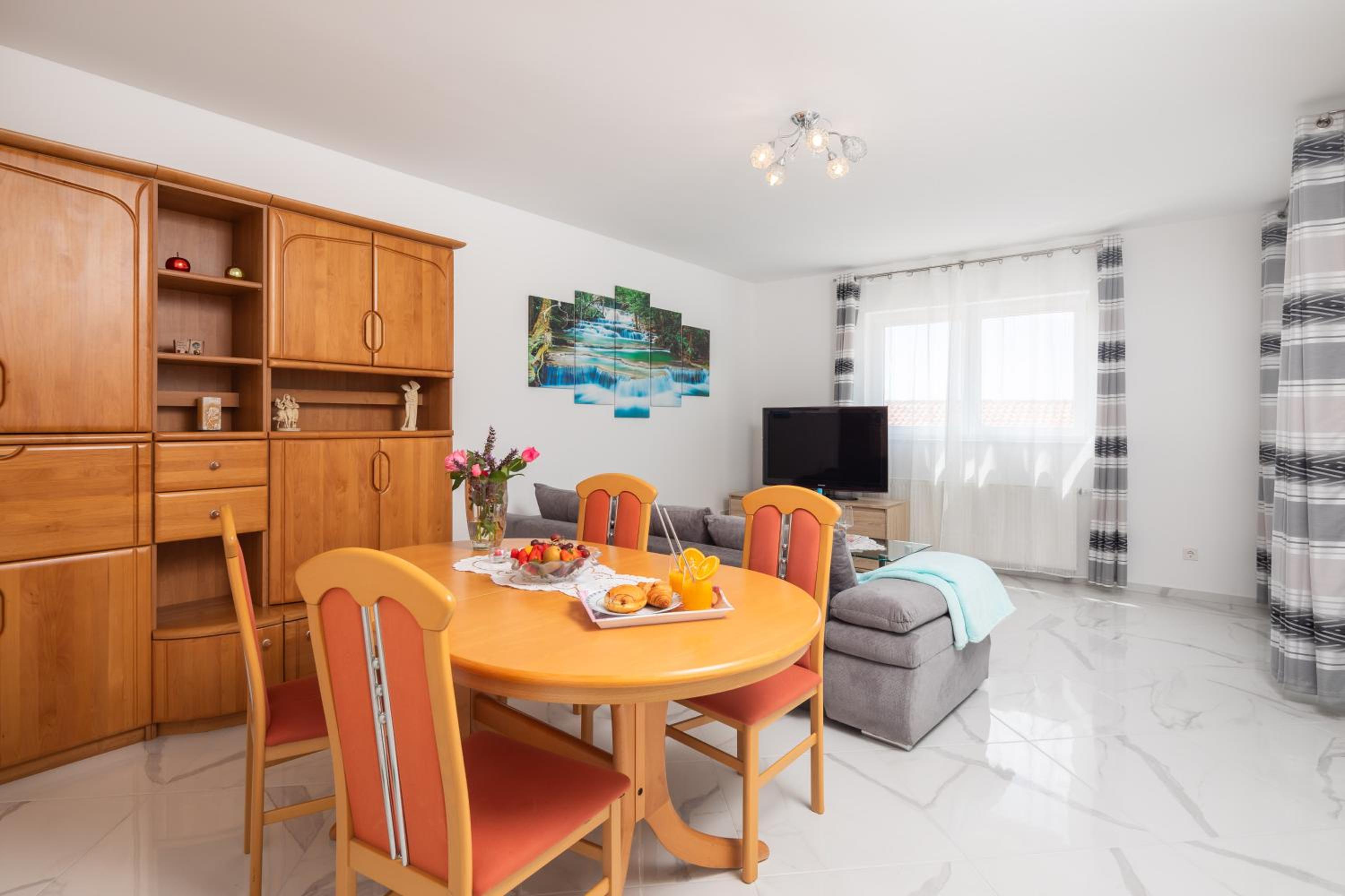 Paramount Apartments