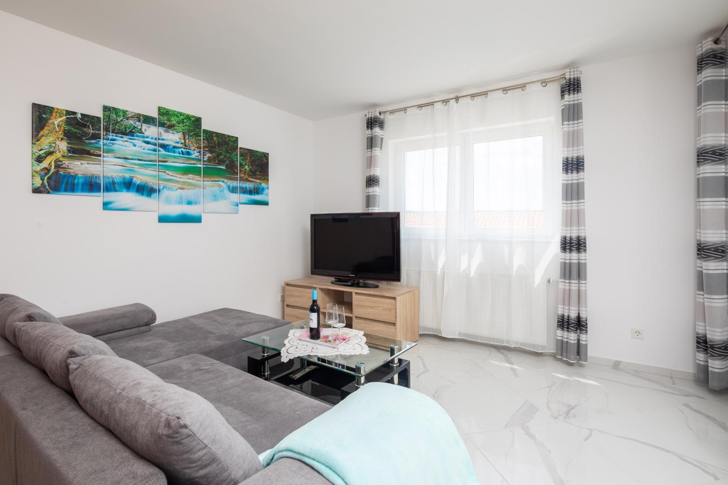 Paramount Apartments