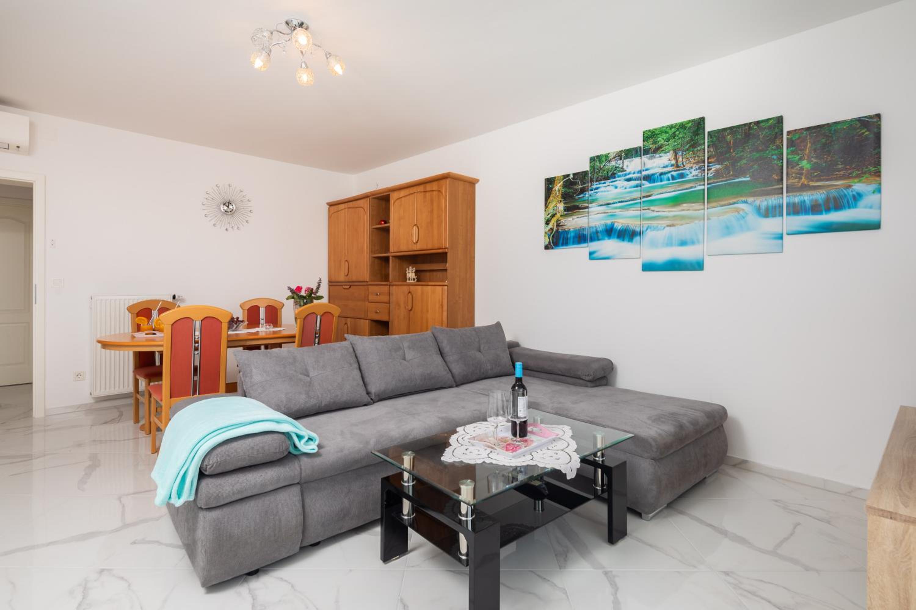 Paramount Apartments