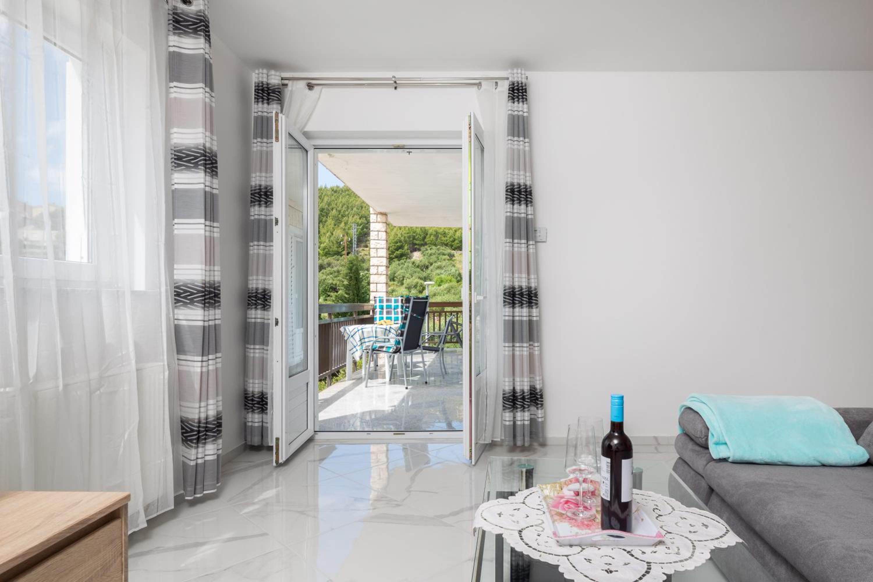 Paramount Apartments