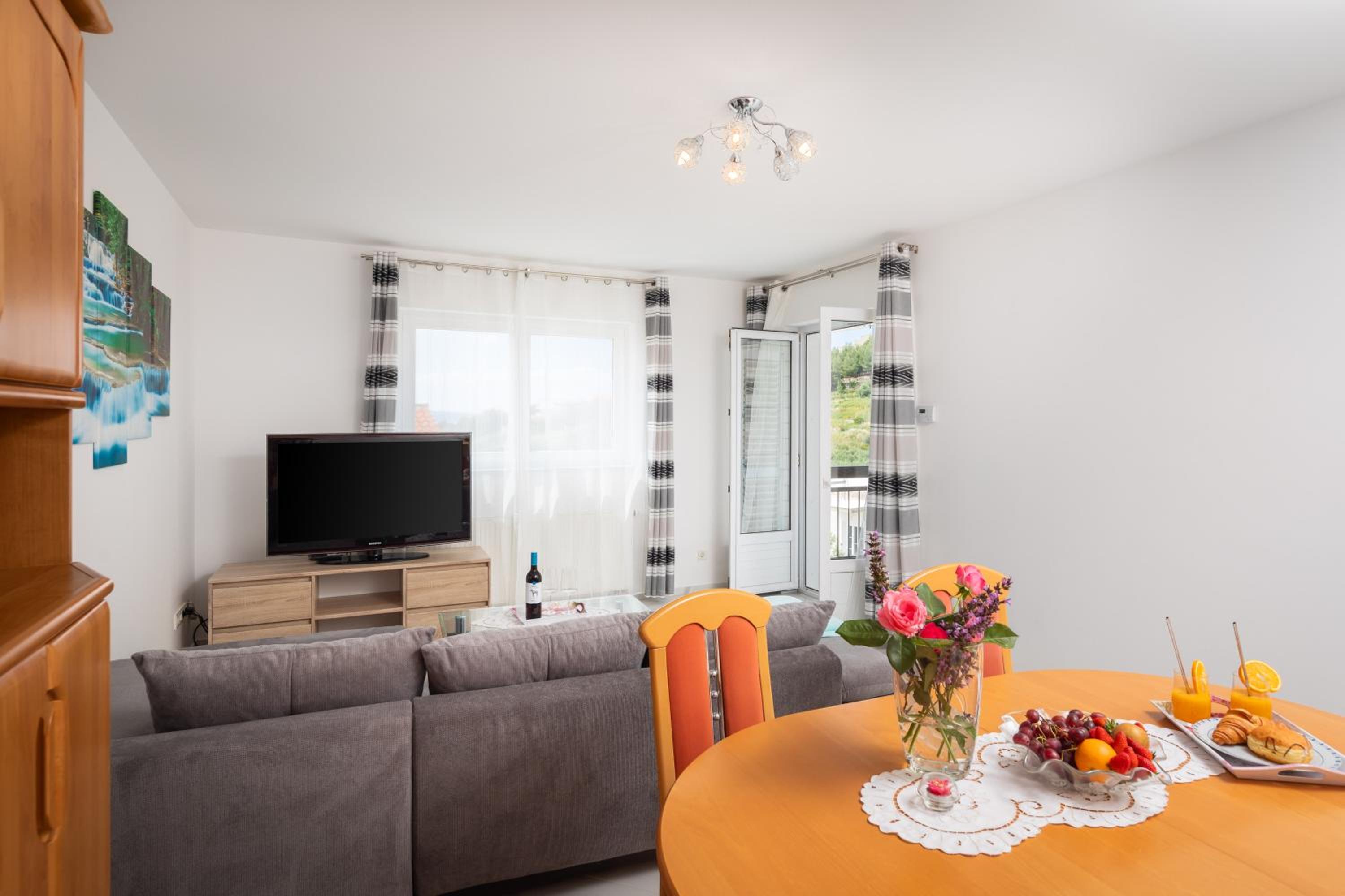 Paramount Apartments