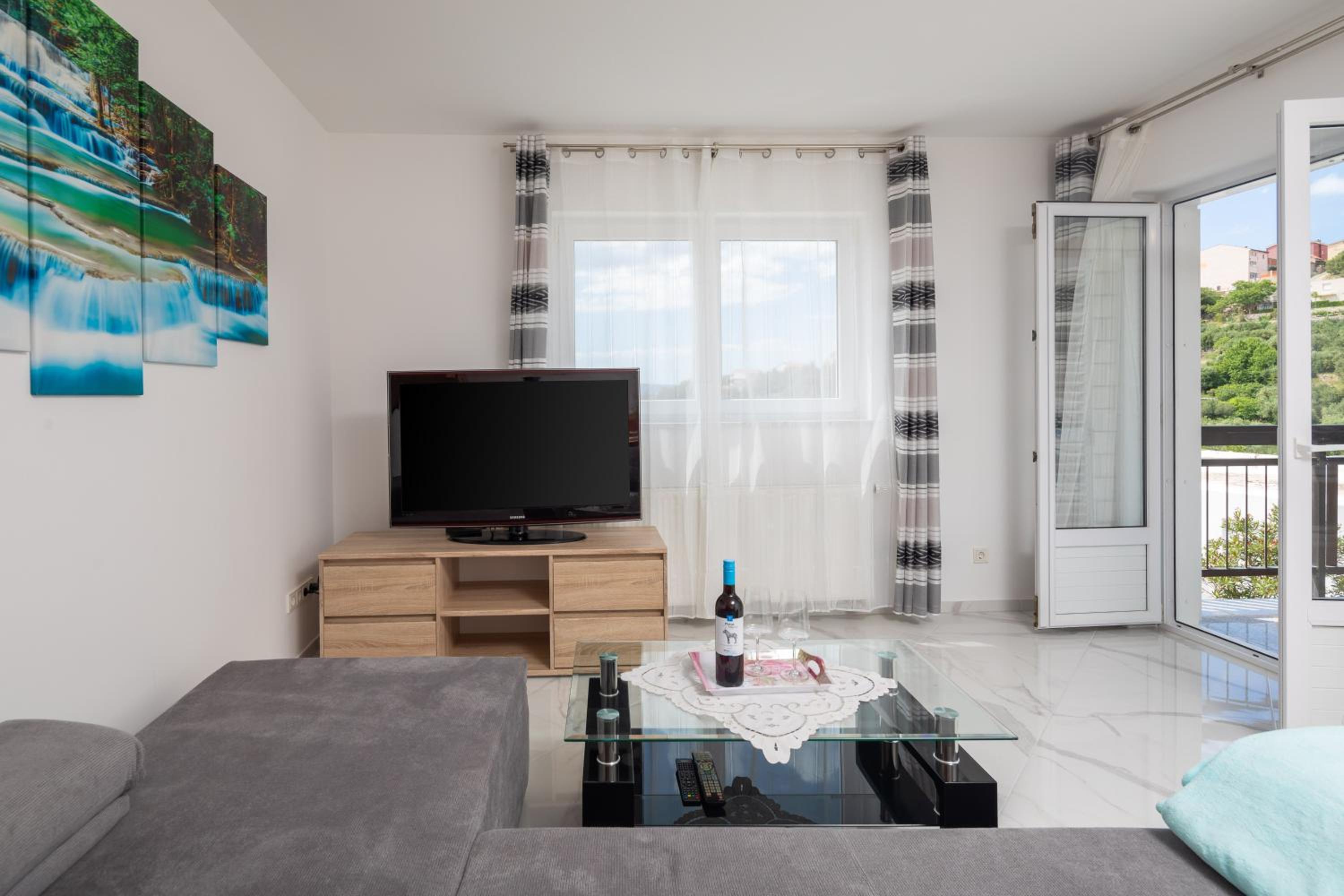 Paramount Apartments