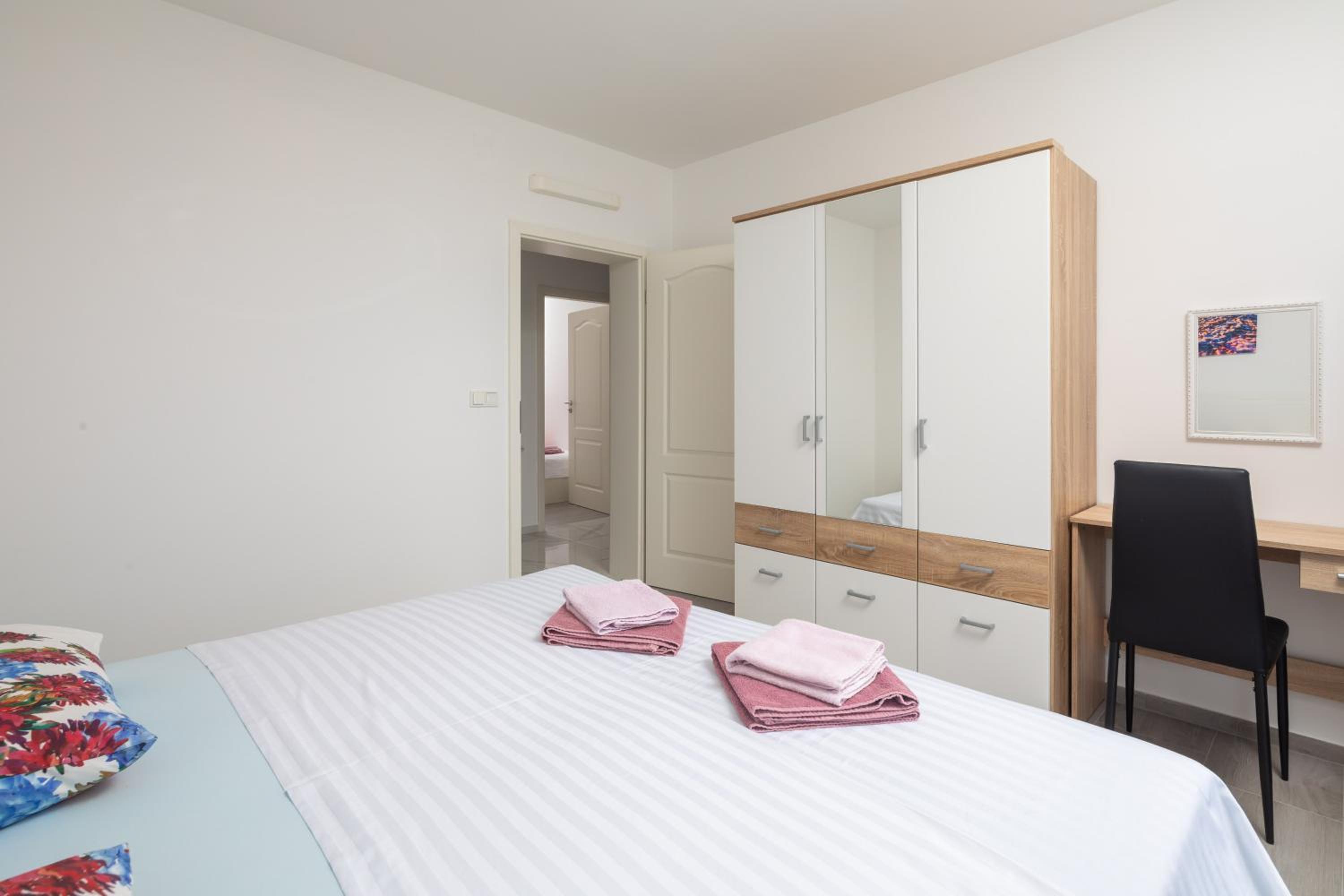 Paramount Apartments