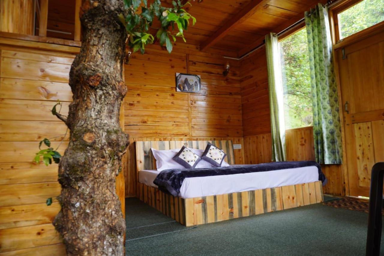 whispering oak treehouse view 4