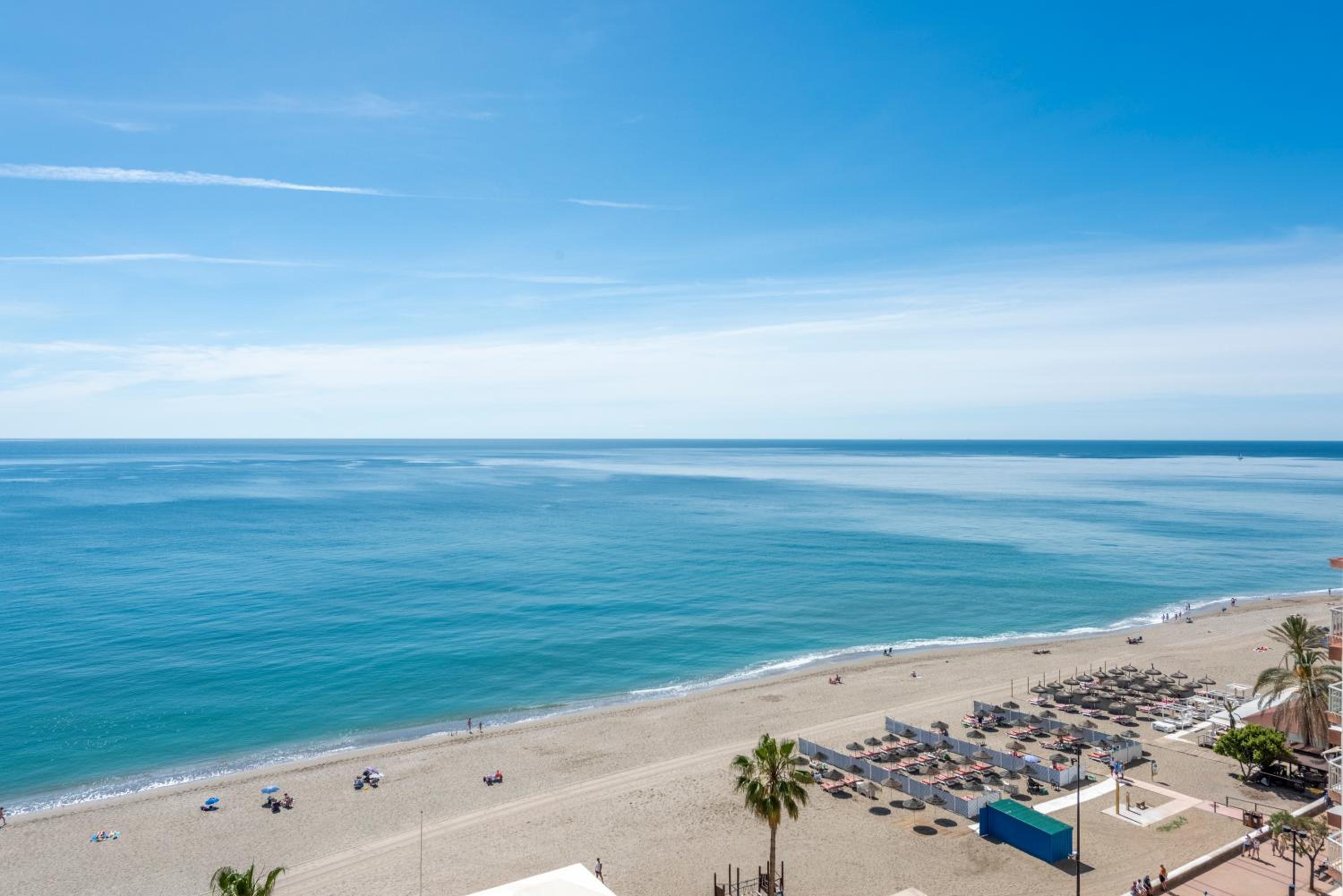 BEACHFRONT -- NEW LUXURY Apartment -- 1ª Linea Playa -- Fuengirola CITY CENTER -- Private PARKING -- Panoramic Sea Views -- photo 4