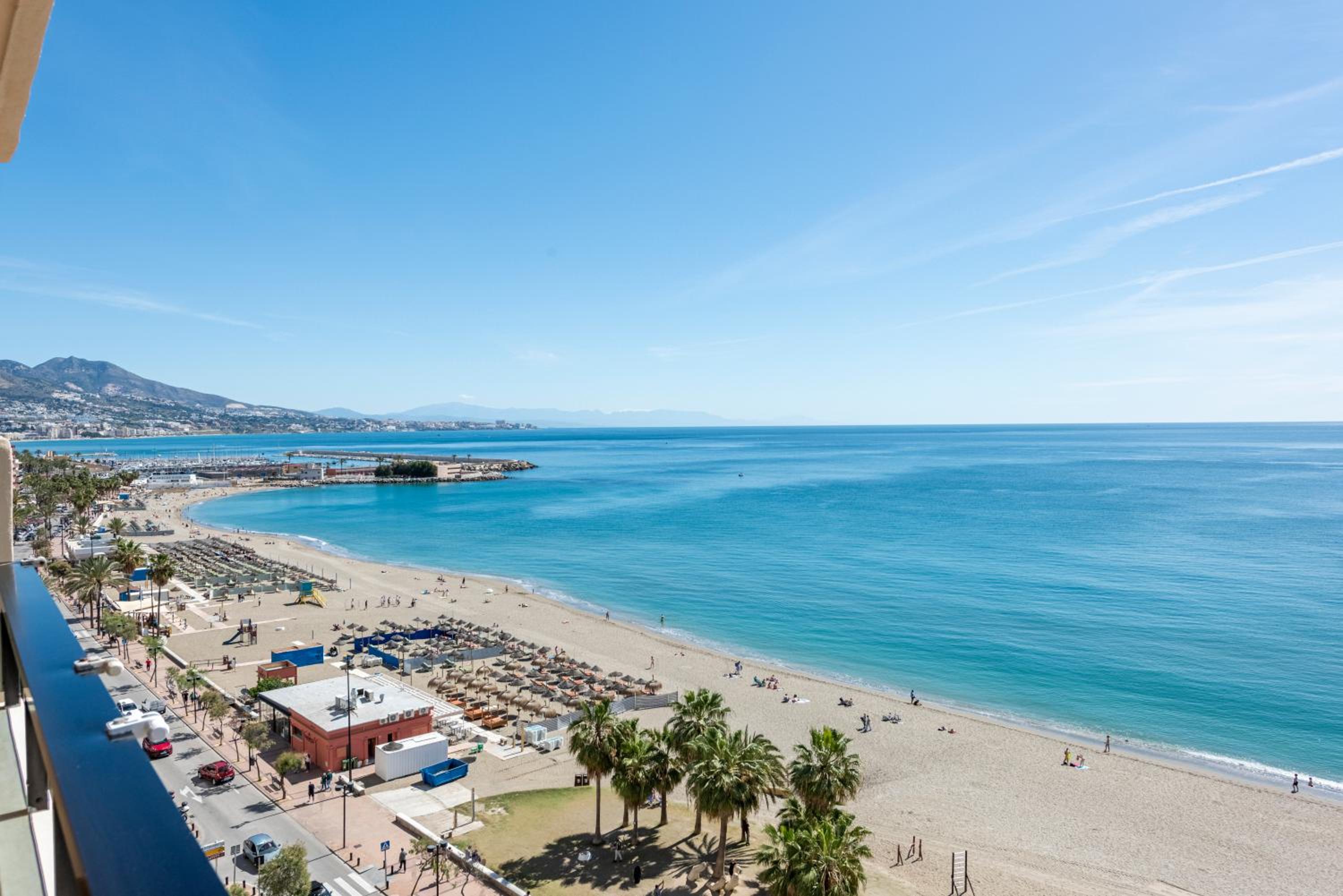 BEACHFRONT -- NEW LUXURY Apartment -- 1ª Linea Playa -- Fuengirola CITY CENTER -- Private PARKING -- Panoramic Sea Views -- photo 3