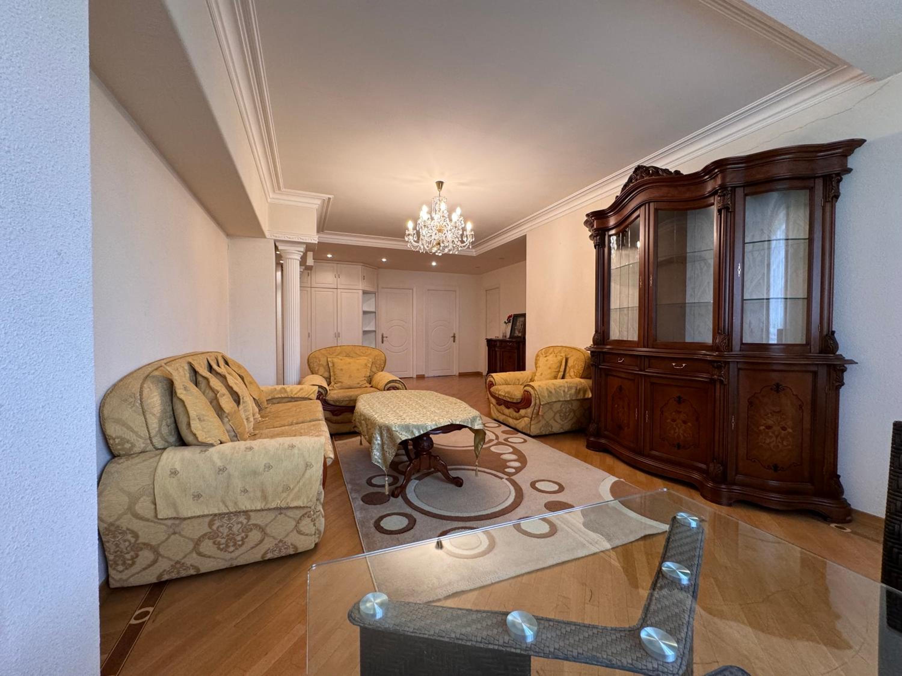 Paradise Center Apartment Gold Market