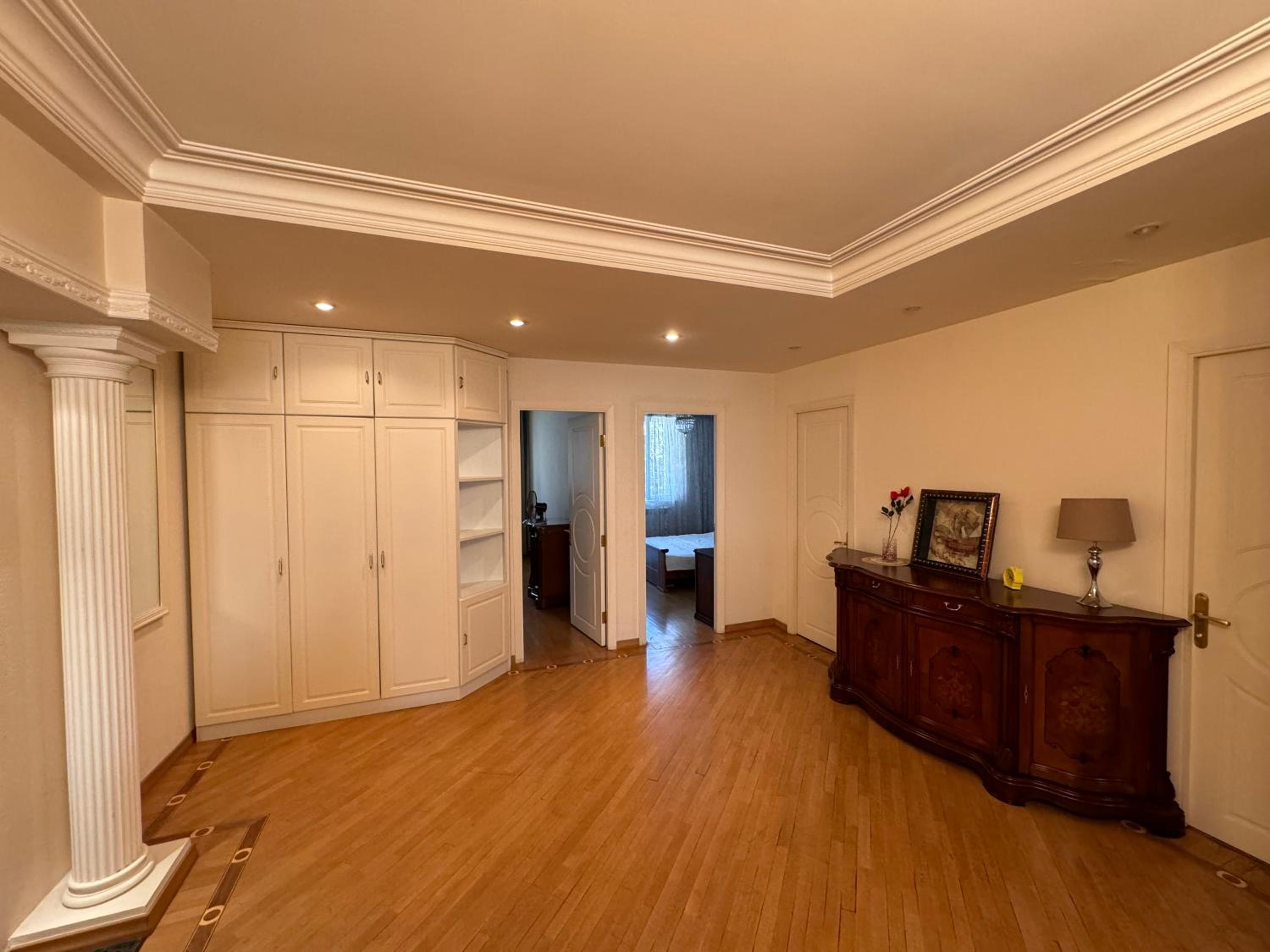 Paradise Center Apartment Gold Market