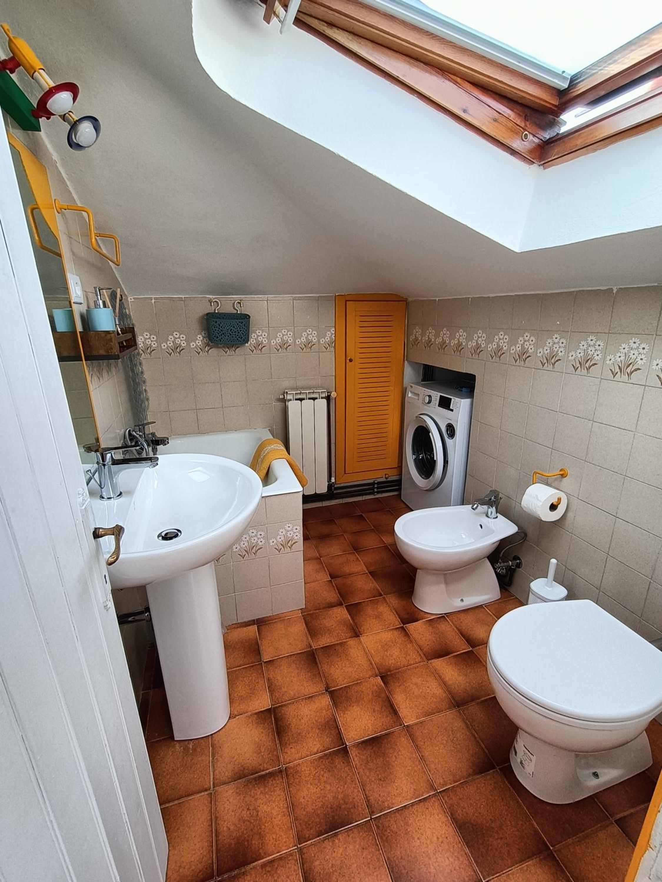 Mansard apart Alba - Sea 5 Terre-trekking-excursions-relax view 4