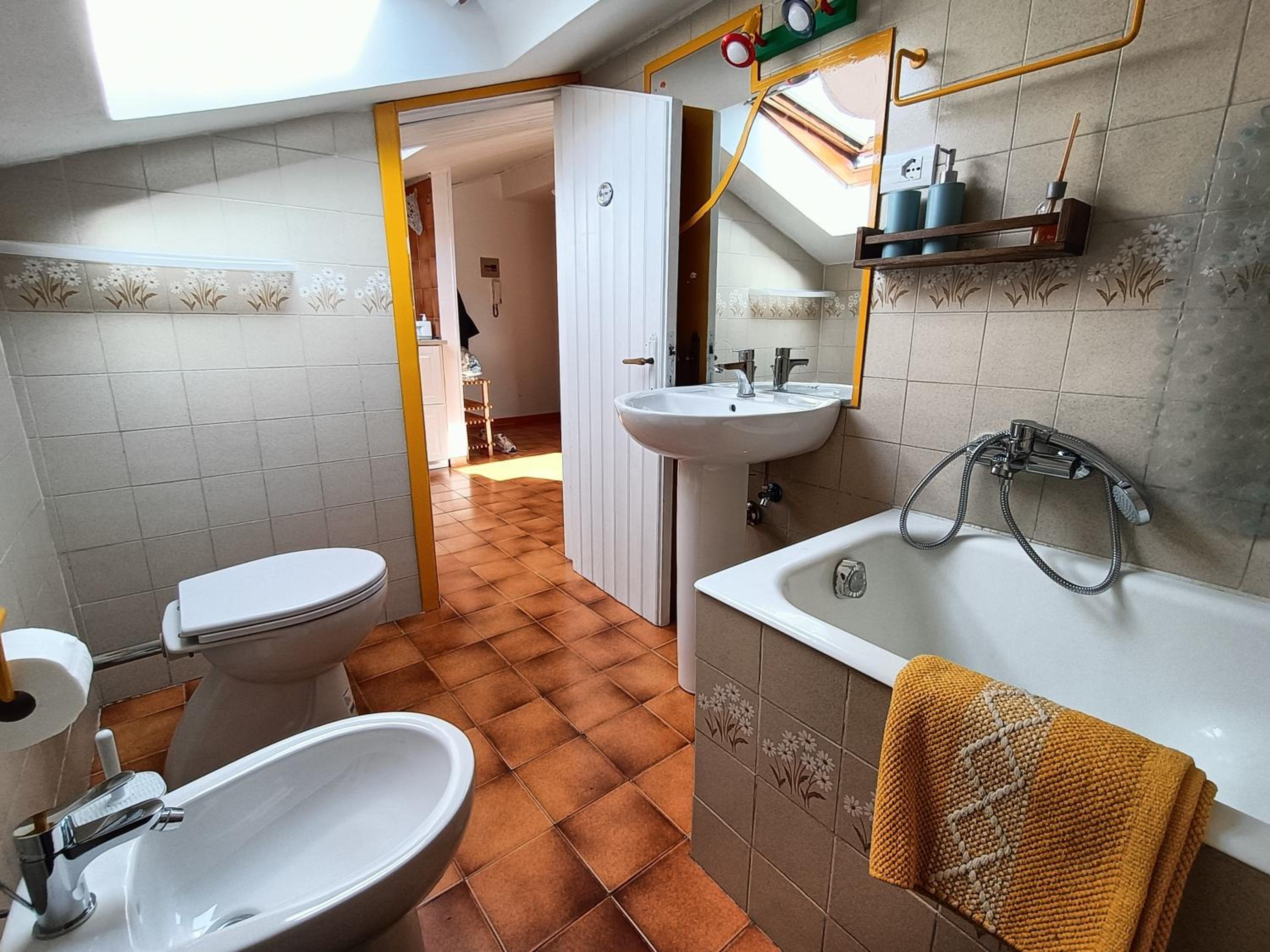 Mansard apart Alba - Sea 5 Terre-trekking-excursions-relax view 5