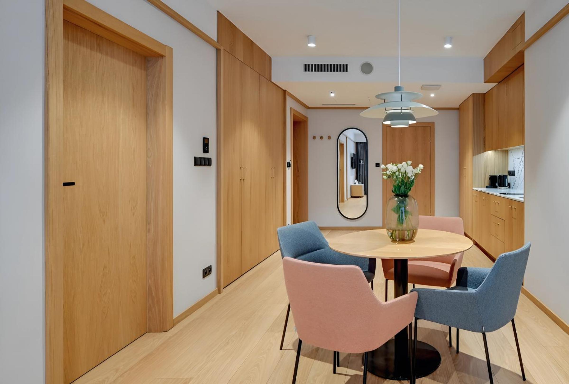 Deo Plaza Apartments
