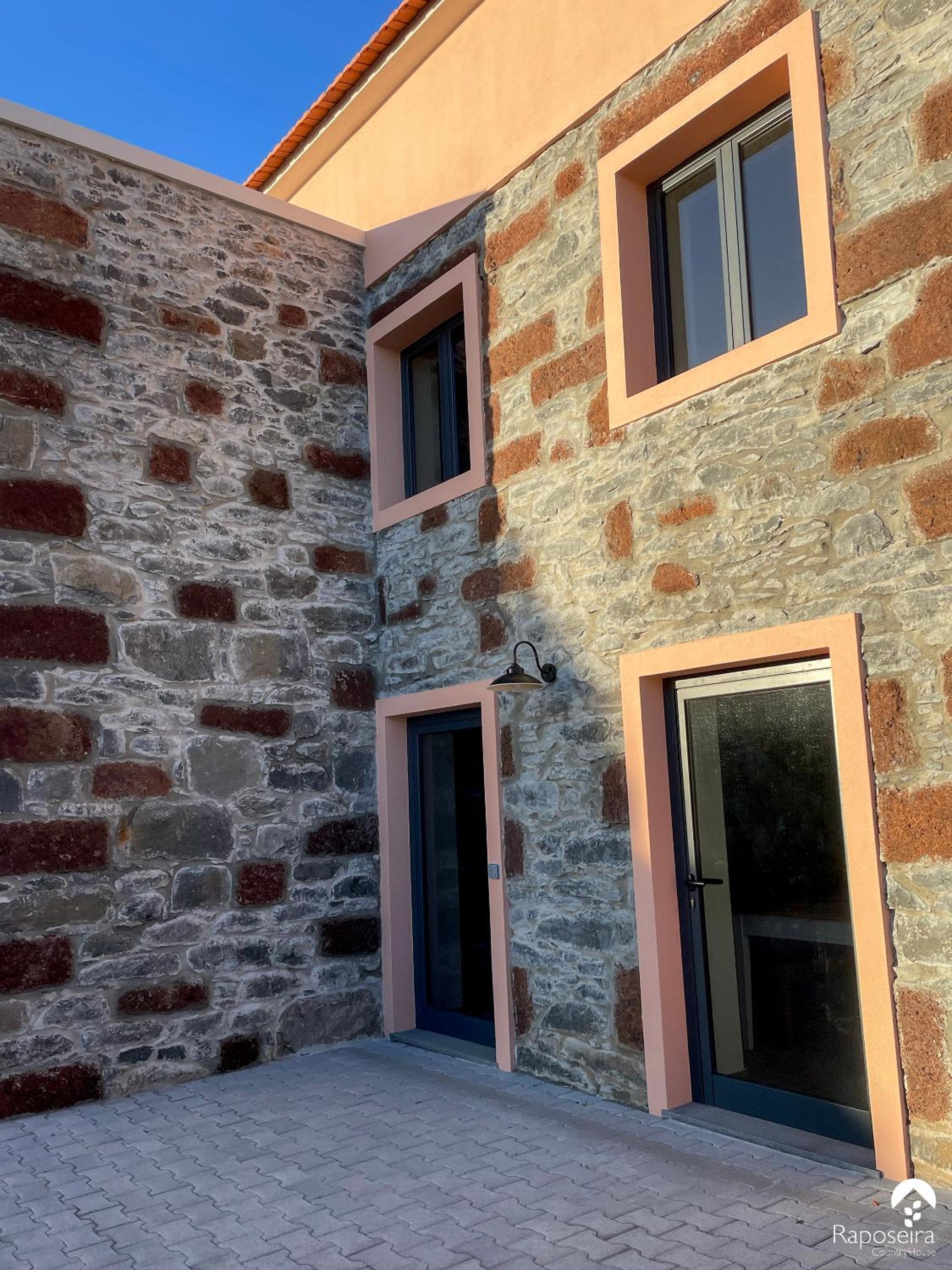 Raposeira Country House view 3