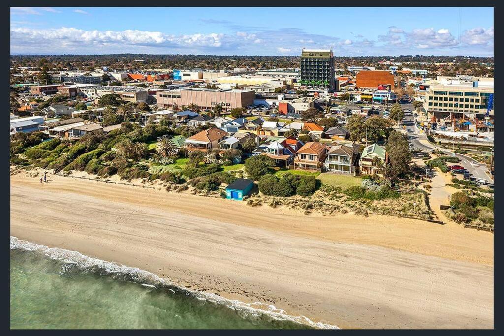 Seaside Studio Apartment in Frankston, Melbourne