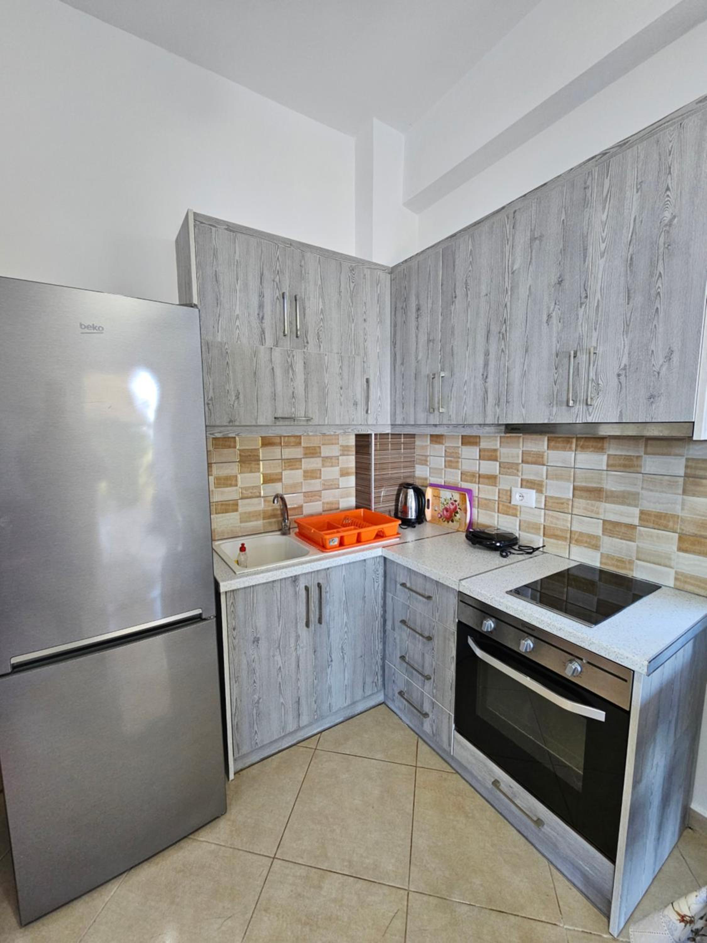 Ledion Apartments