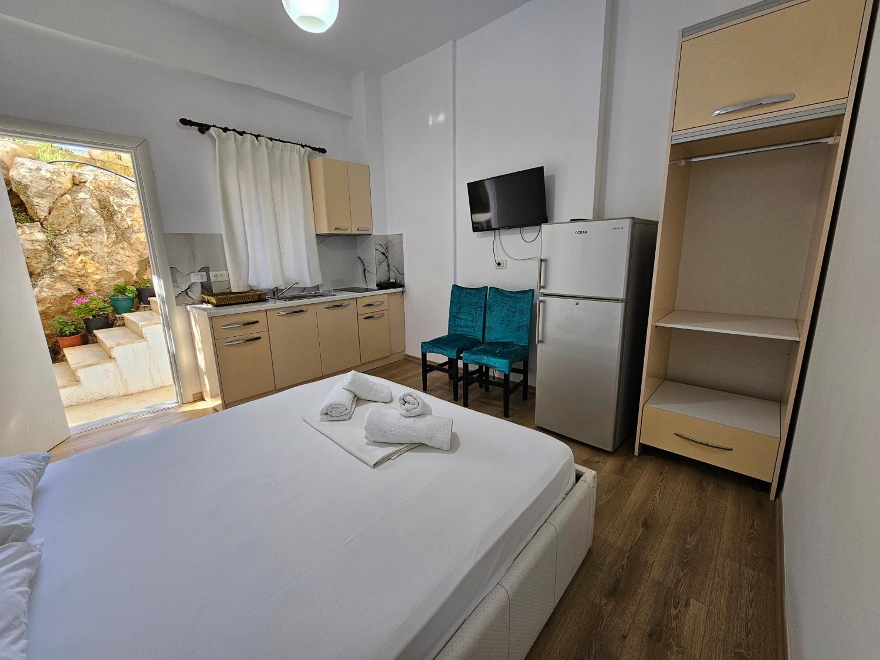 Ledion Apartments