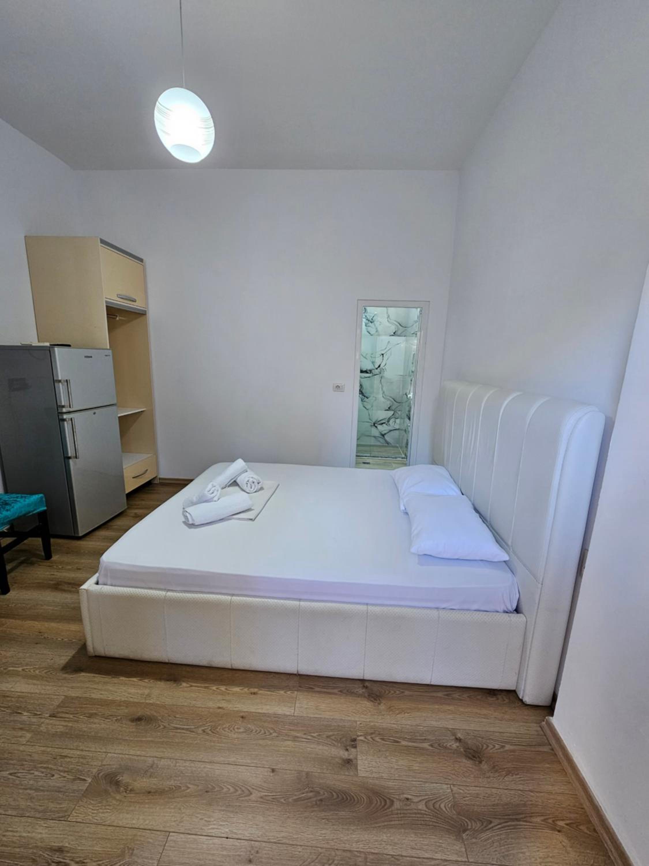 Ledion Apartments