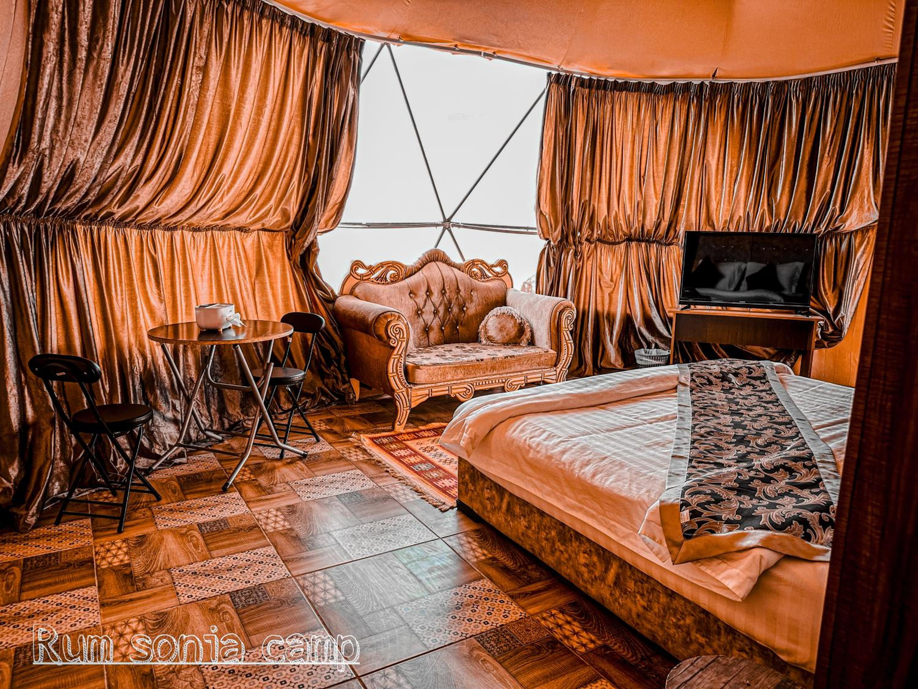 RUM SONIA lUXURY CAMP view 2