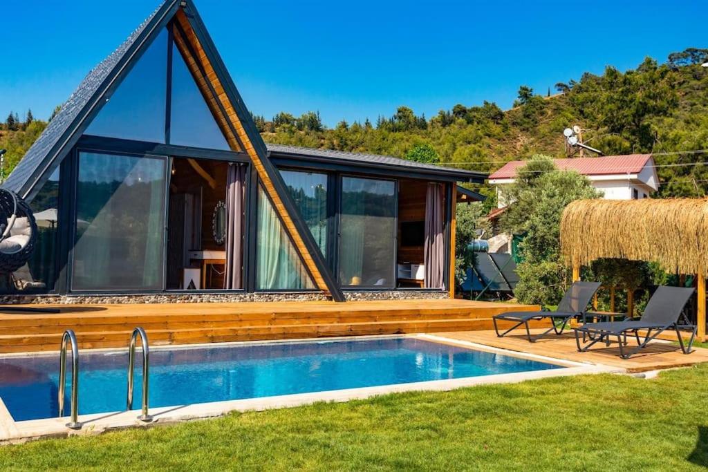 Villa Zeytin Havuzlu jakuzili