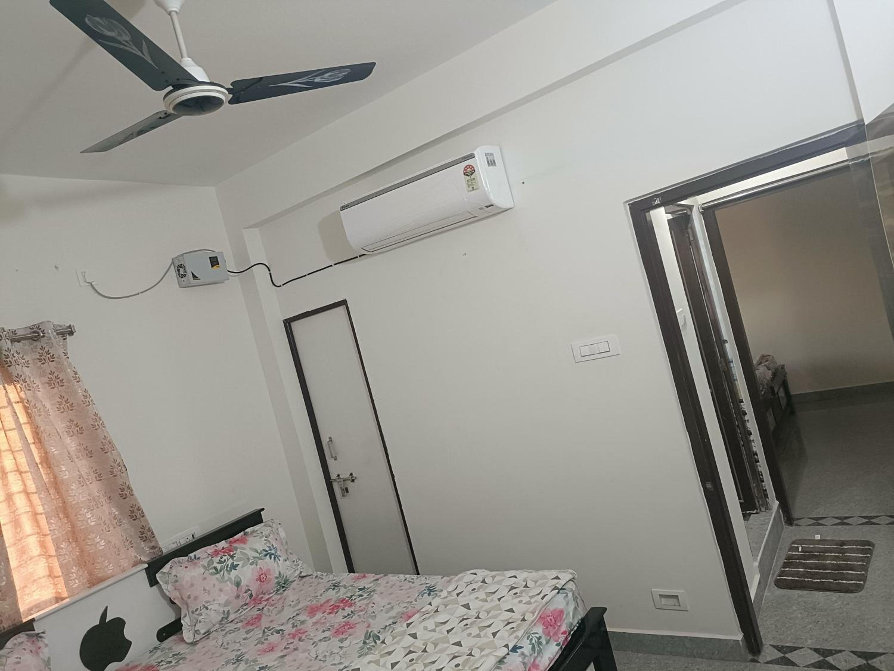 SREENIVASA HOME STAY