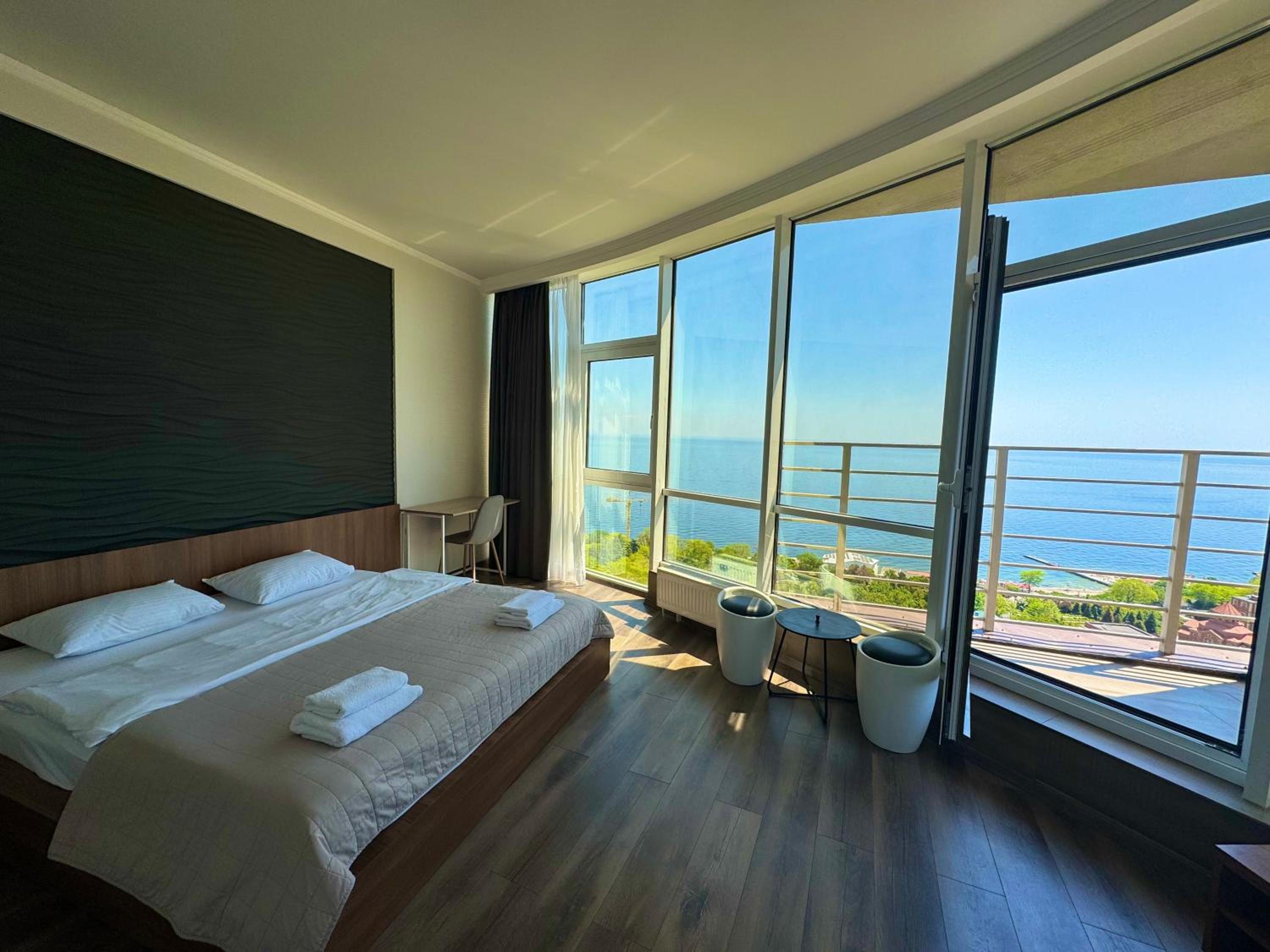 Odessa Pearl Apart Arcadia