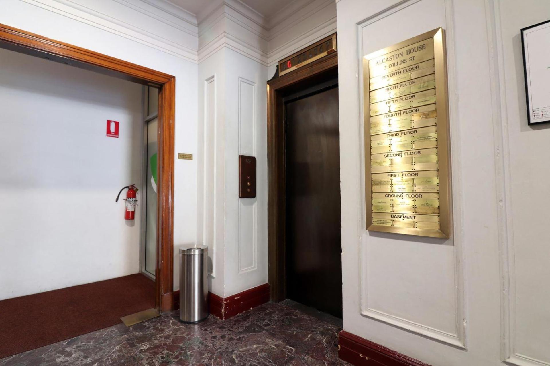 Spring on Collins An elegant Suite on Collins Street view 3