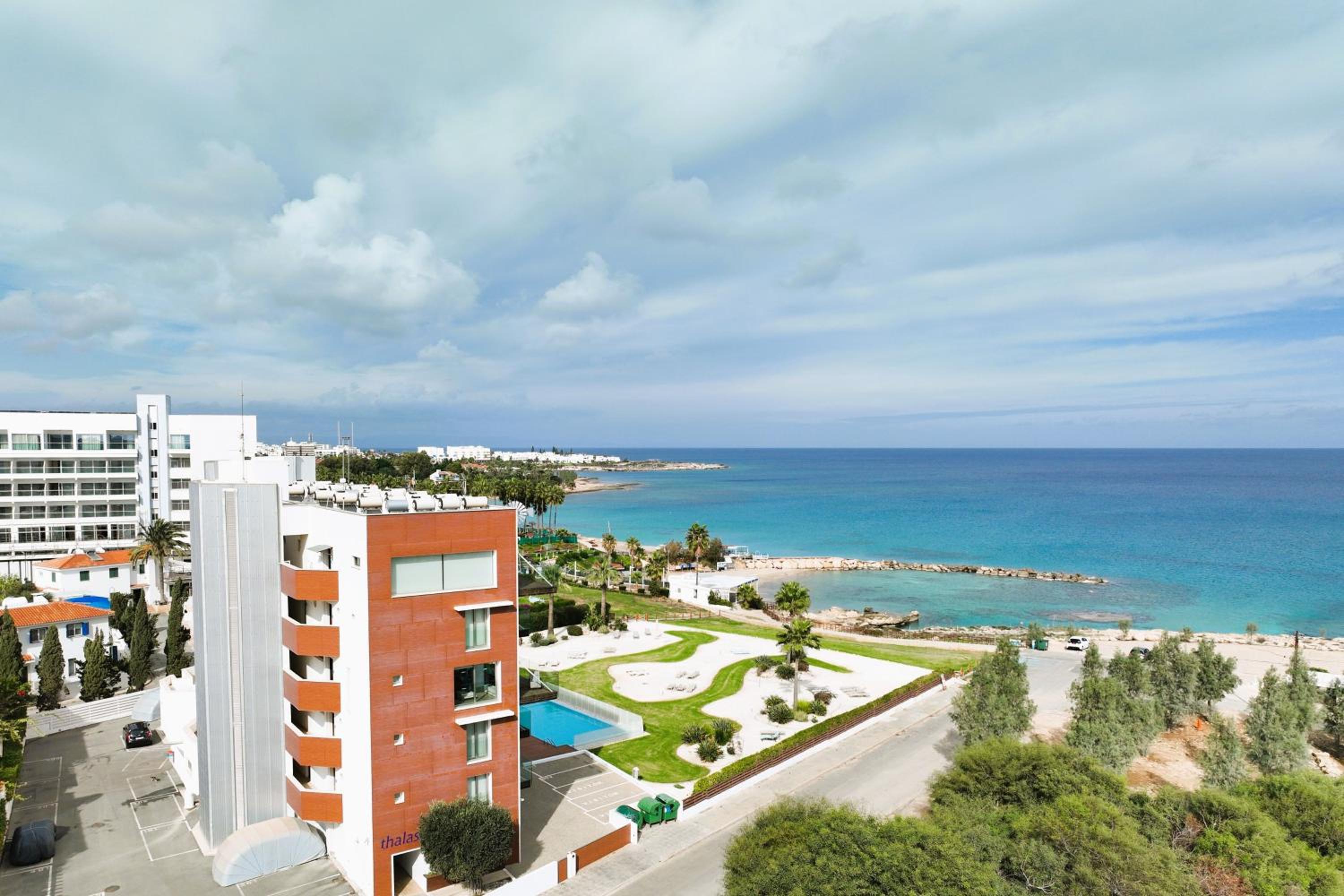 Jenny - Beachfront Apartment