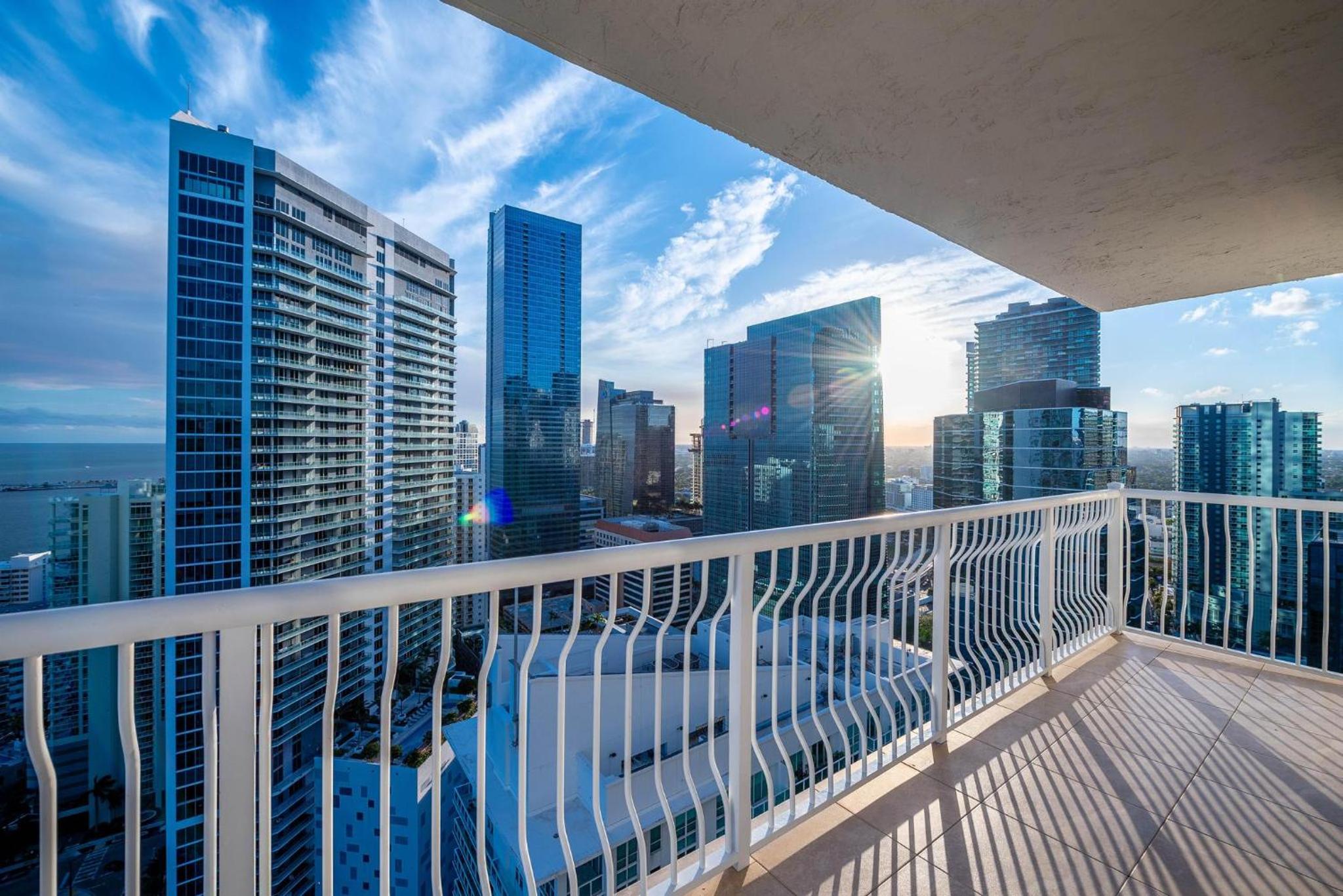 BnB Hyperion - Luxe 3B Condo w City & Ocean Views