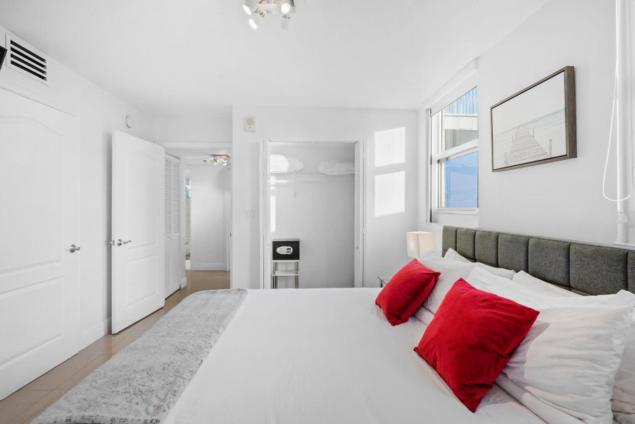 BnB Hyperion - Luxe 3B Condo w City & Ocean Views