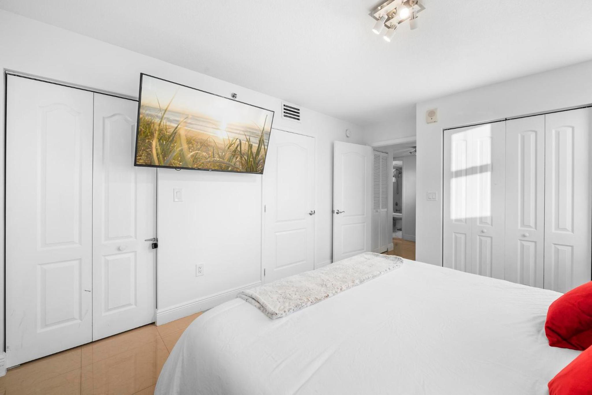 BnB Hyperion - Luxe 3B Condo w City & Ocean Views