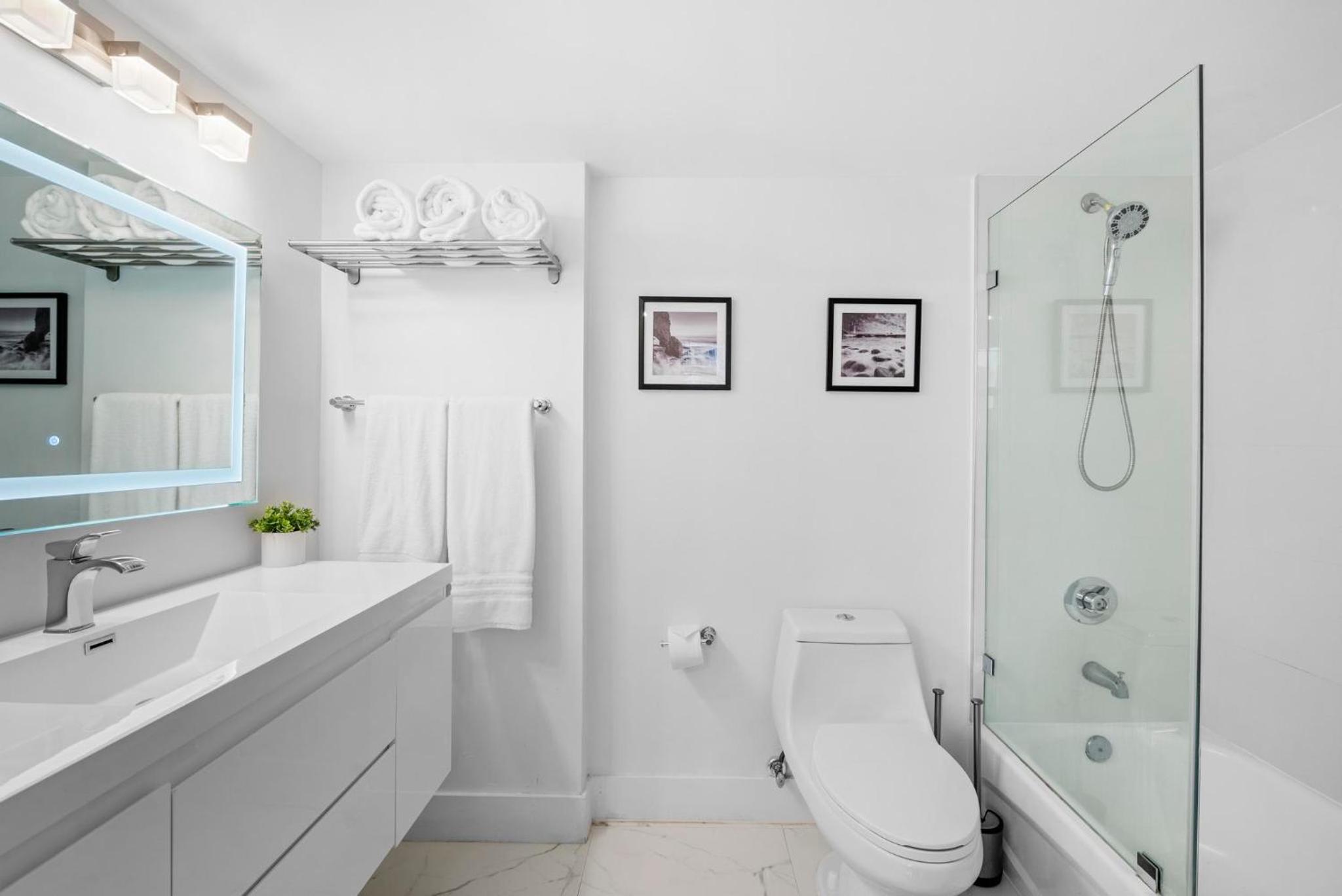 BnB Hyperion - Luxe 3B Condo w City & Ocean Views