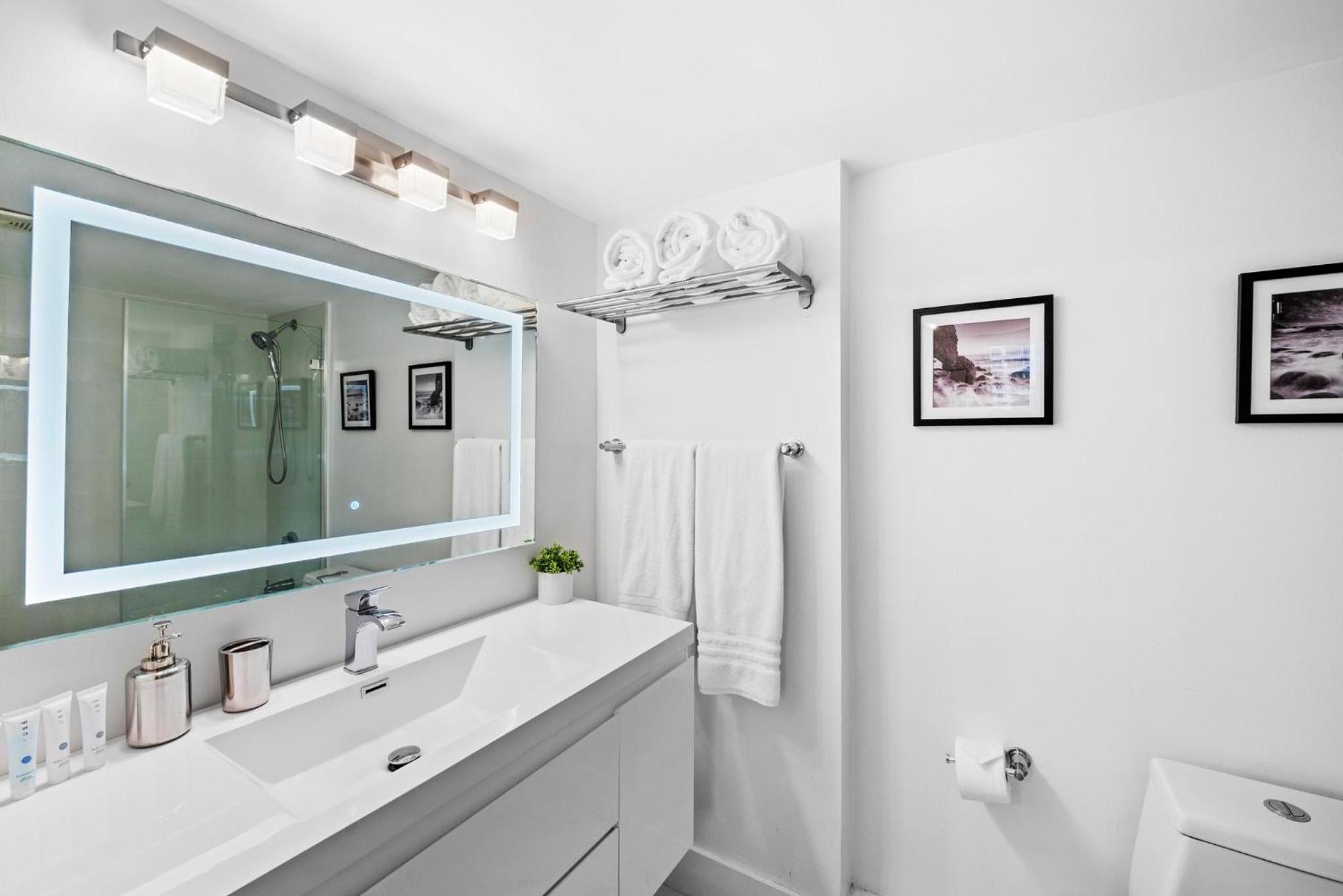 BnB Hyperion - Luxe 3B Condo w City & Ocean Views