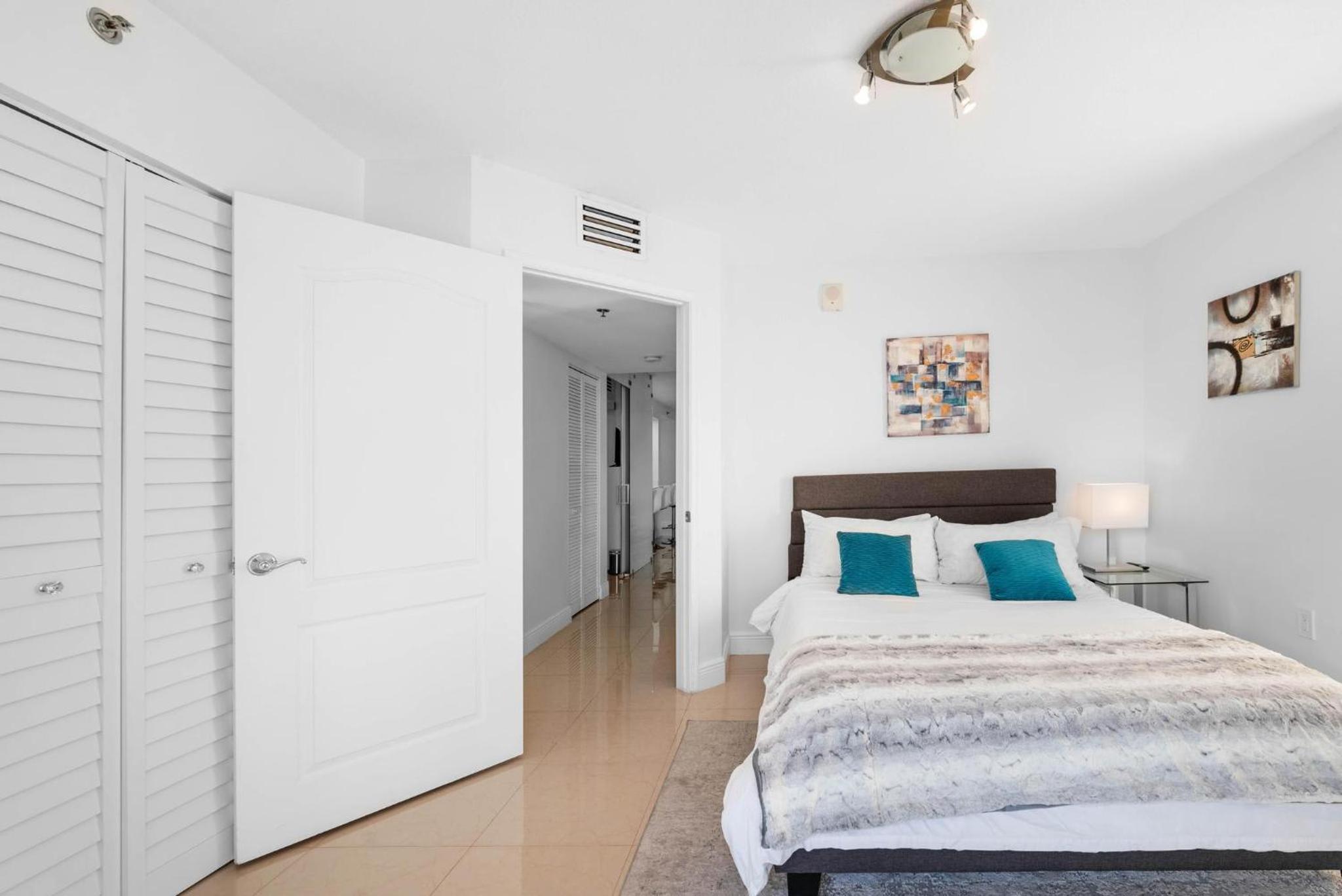 BnB Hyperion - Luxe 3B Condo w City & Ocean Views